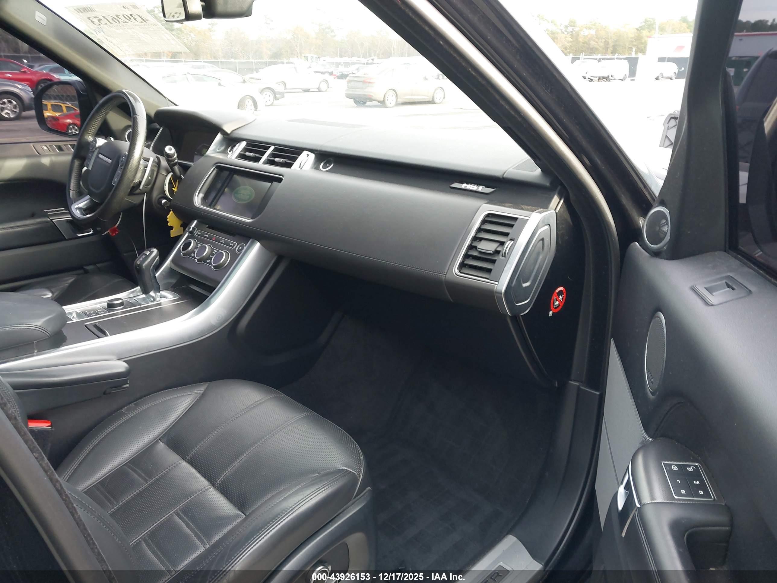 LAND ROVER image 5
