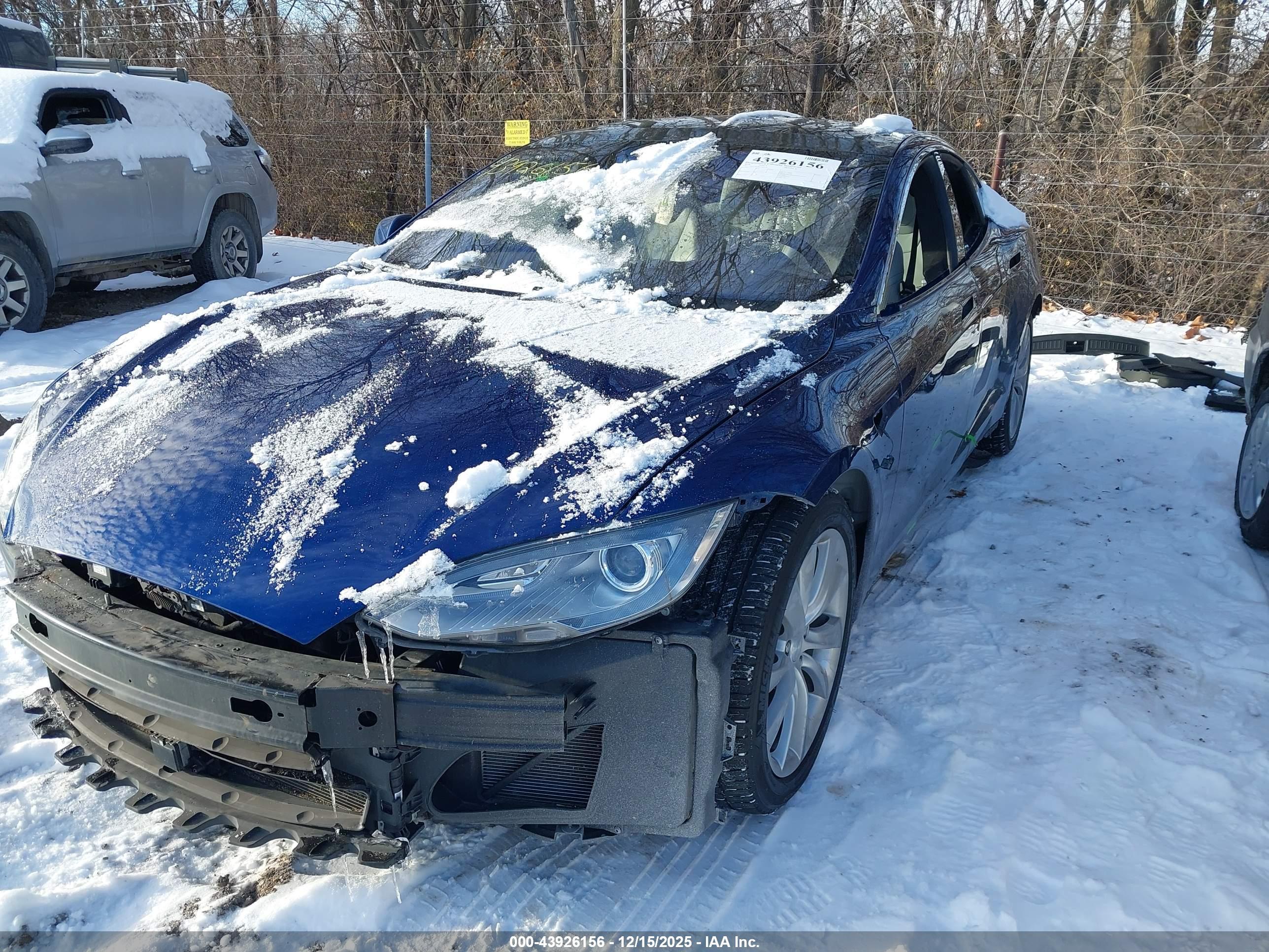 TESLA MODEL image 2