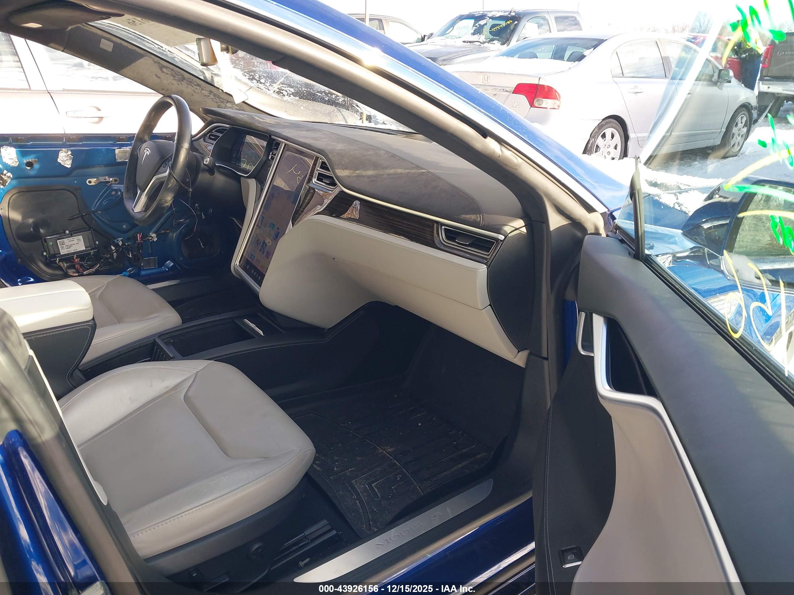 TESLA MODEL image 5