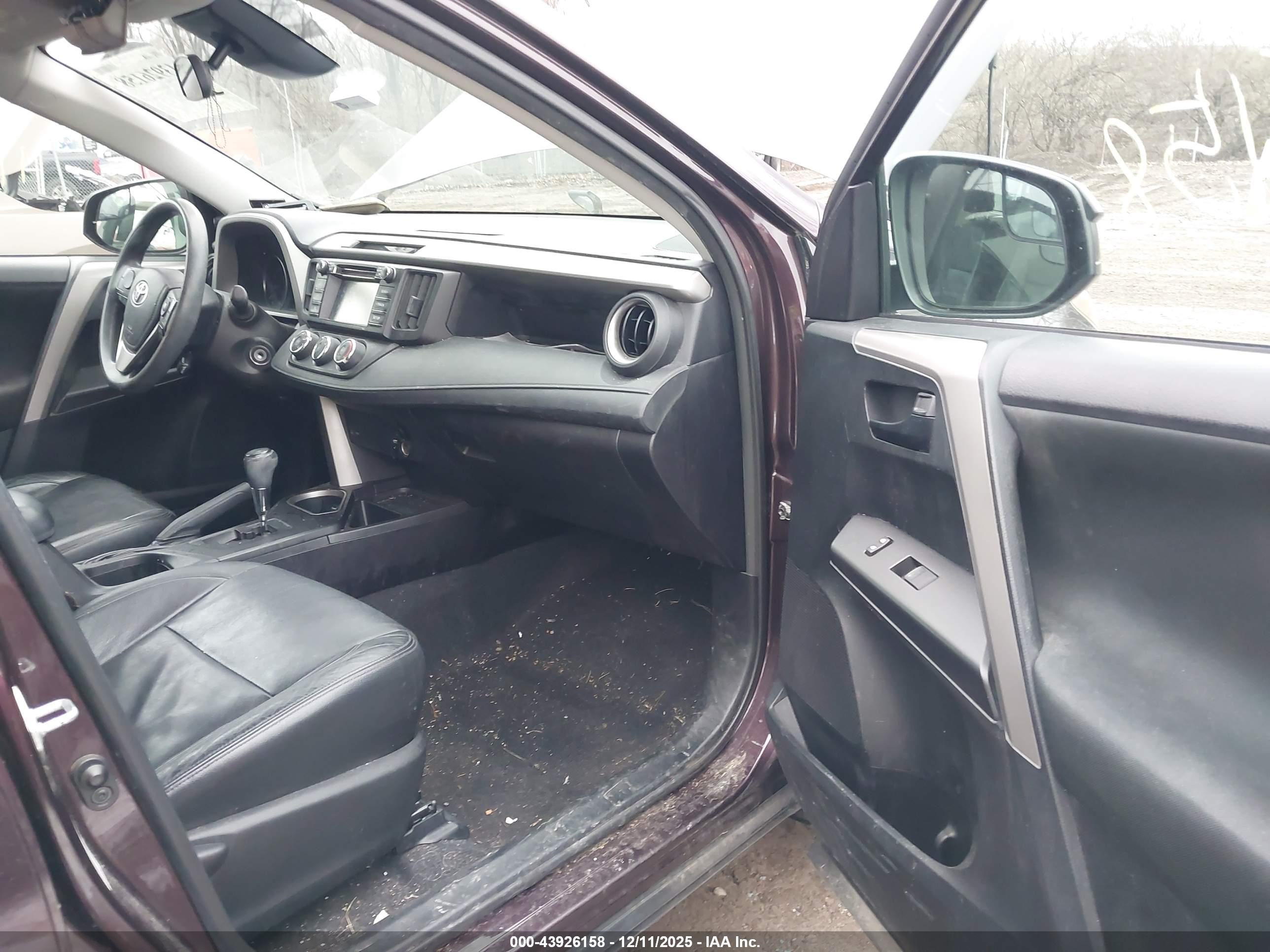 TOYOTA RAV4 image 5
