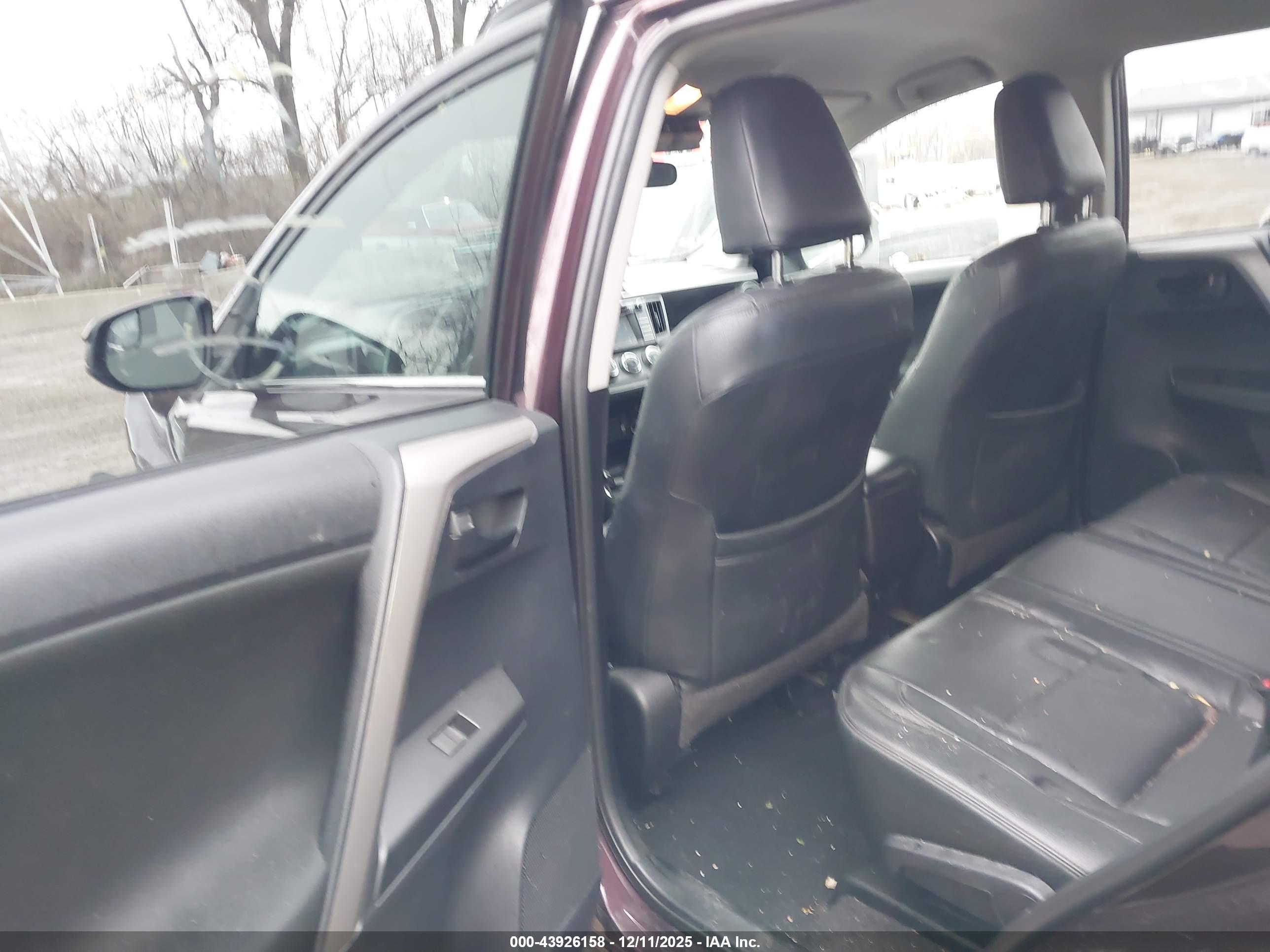 TOYOTA RAV4 image 8