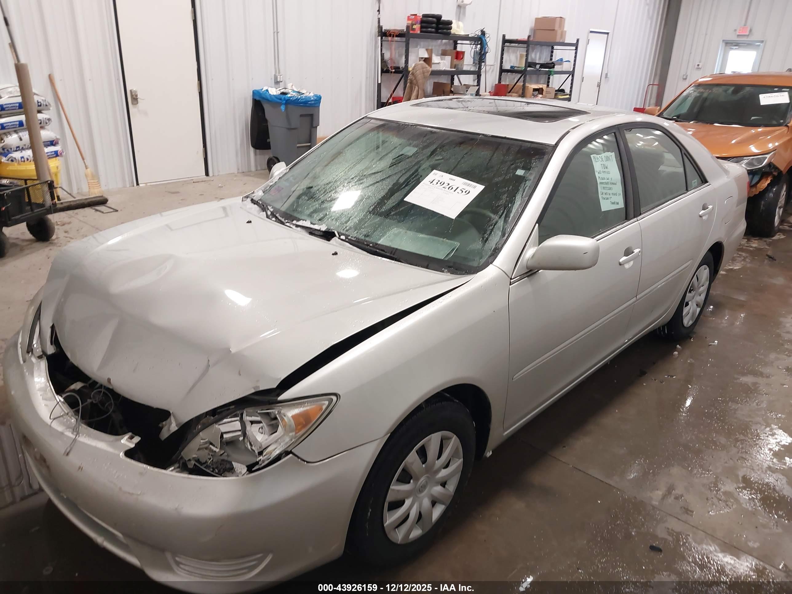 TOYOTA CAMRY image 2