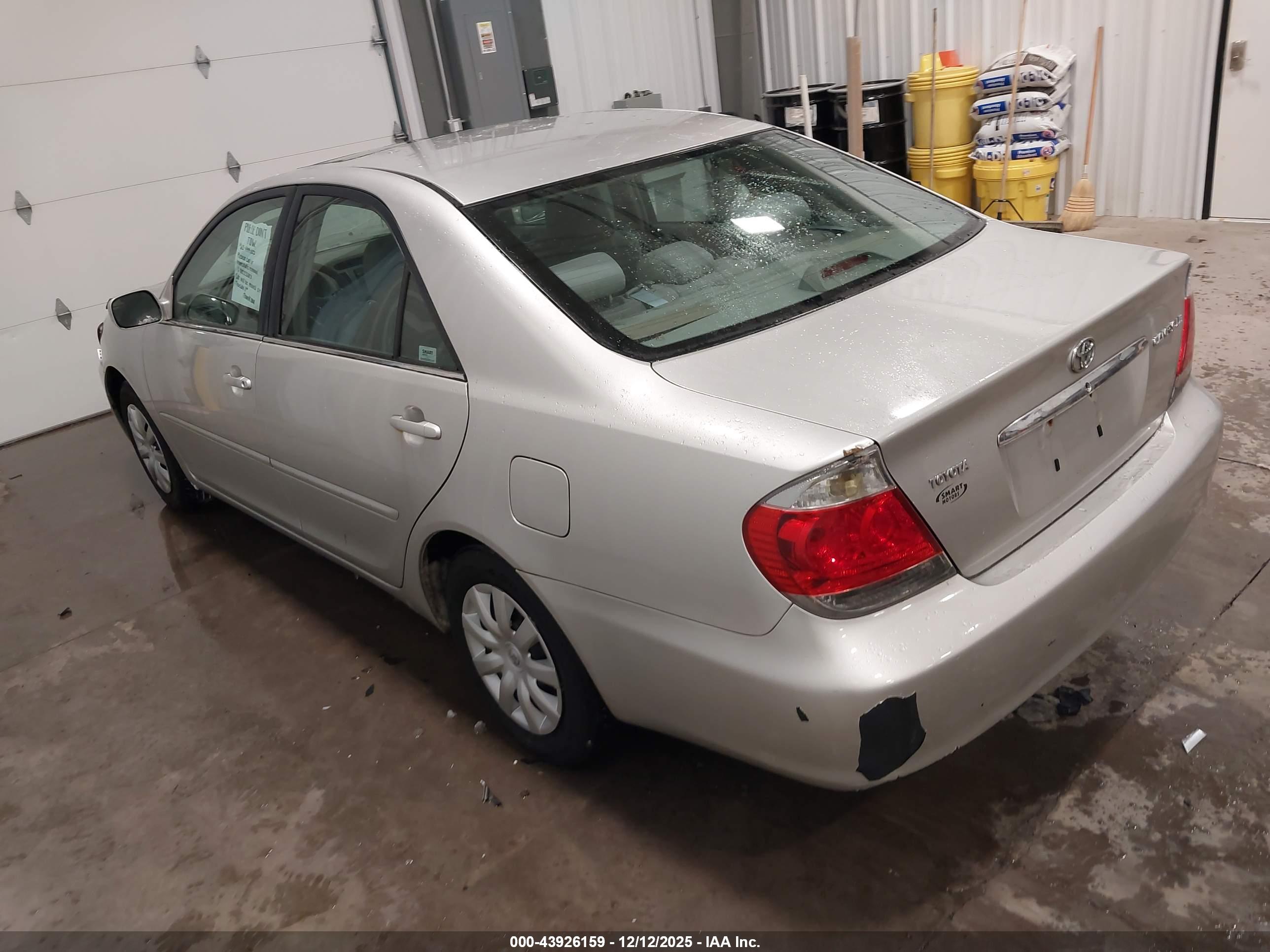 TOYOTA CAMRY image 3