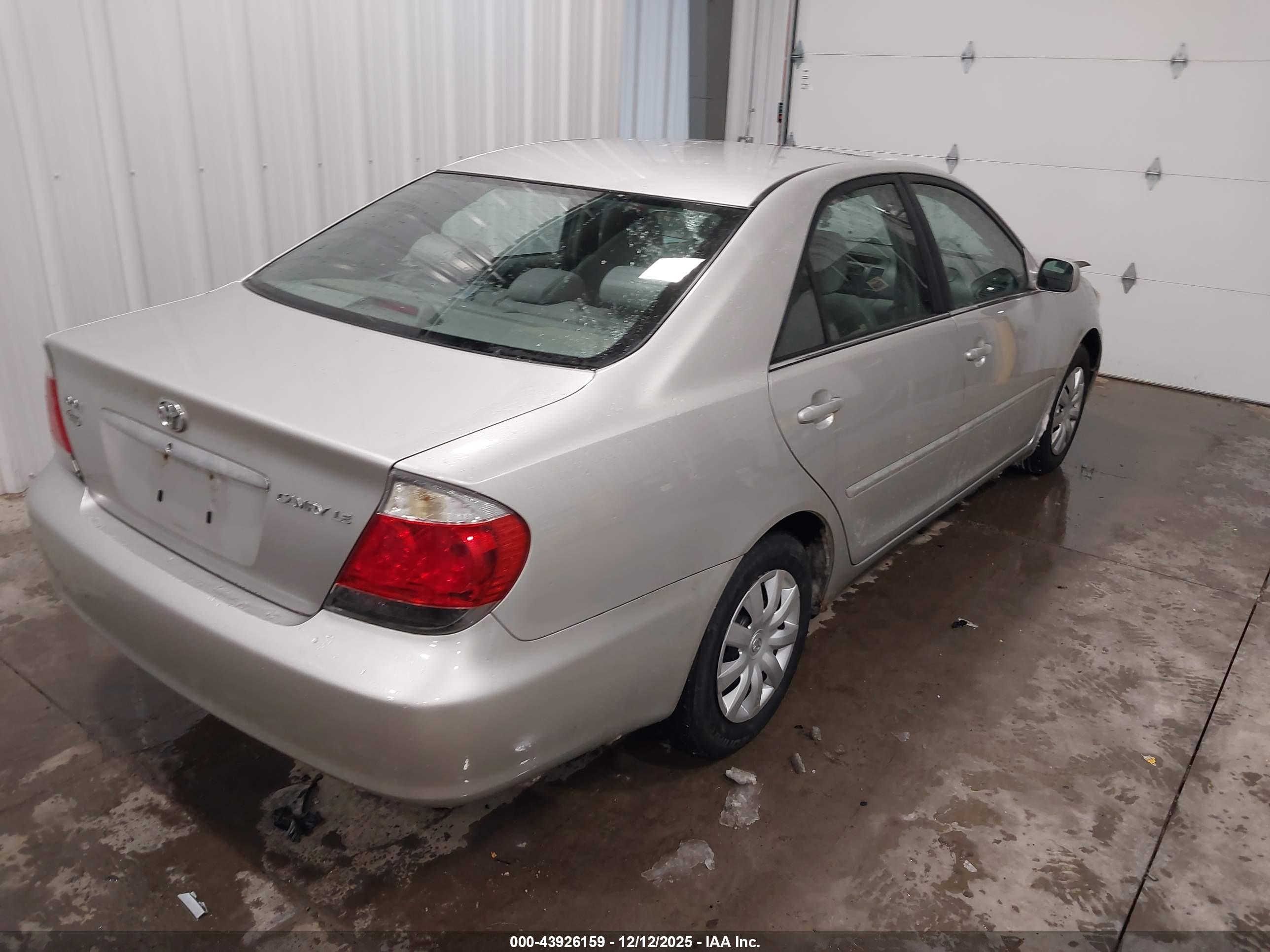 TOYOTA CAMRY image 4