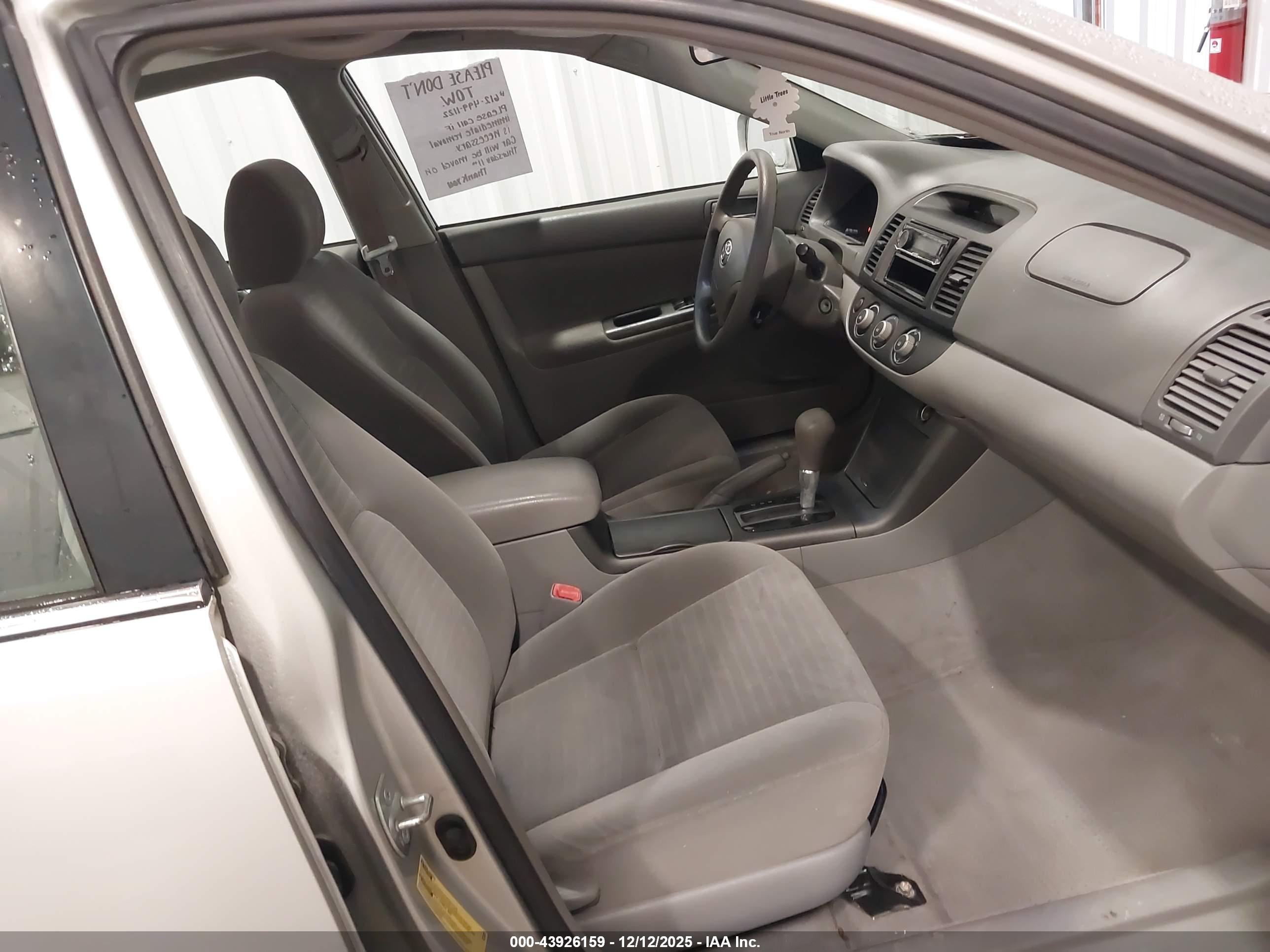 TOYOTA CAMRY image 5