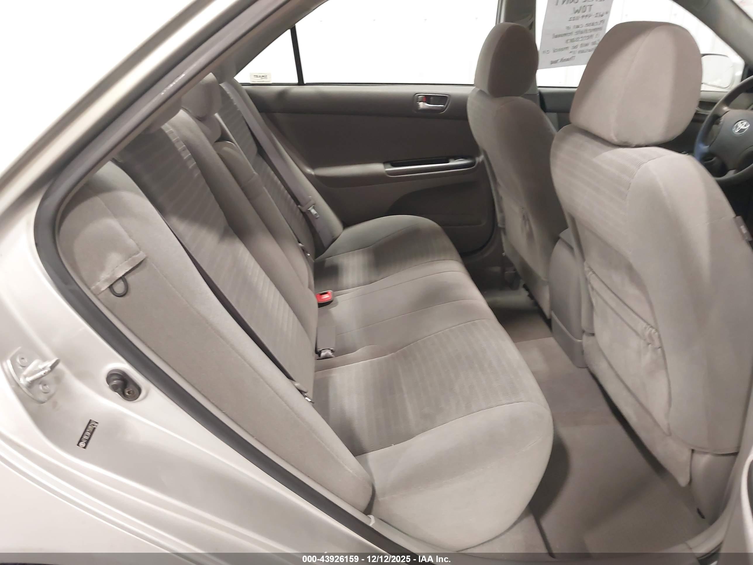 TOYOTA CAMRY image 8