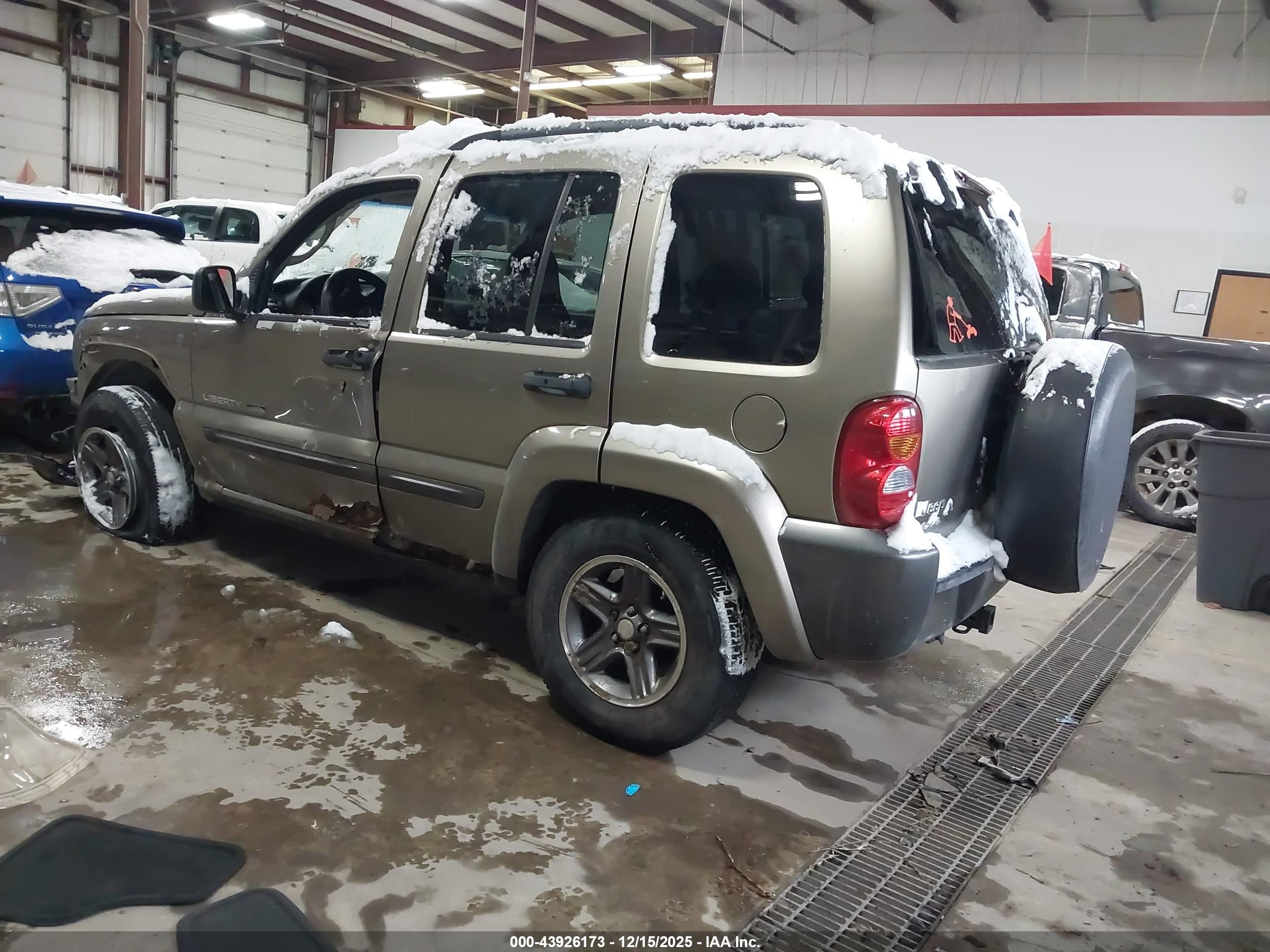 JEEP LIBERTY image 3