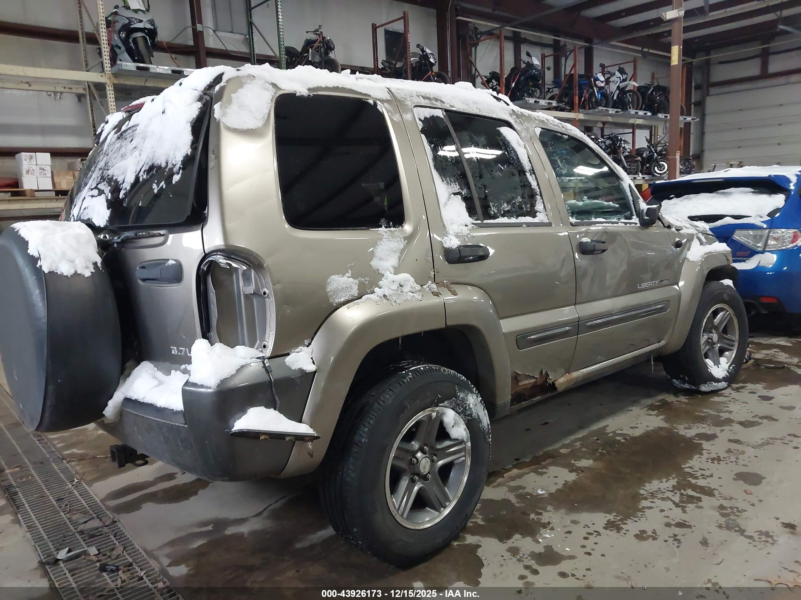 JEEP LIBERTY image 4