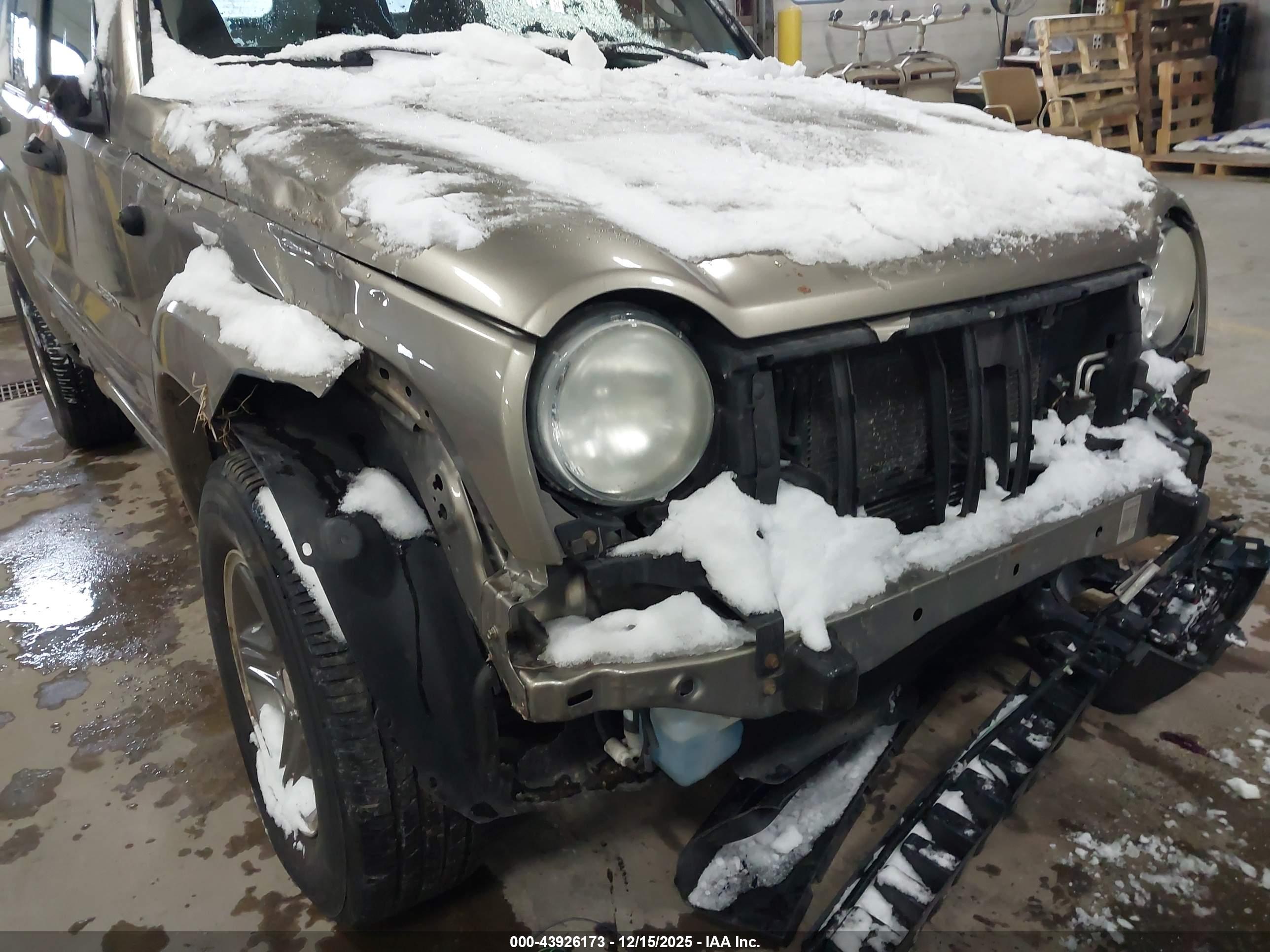 JEEP LIBERTY image 6