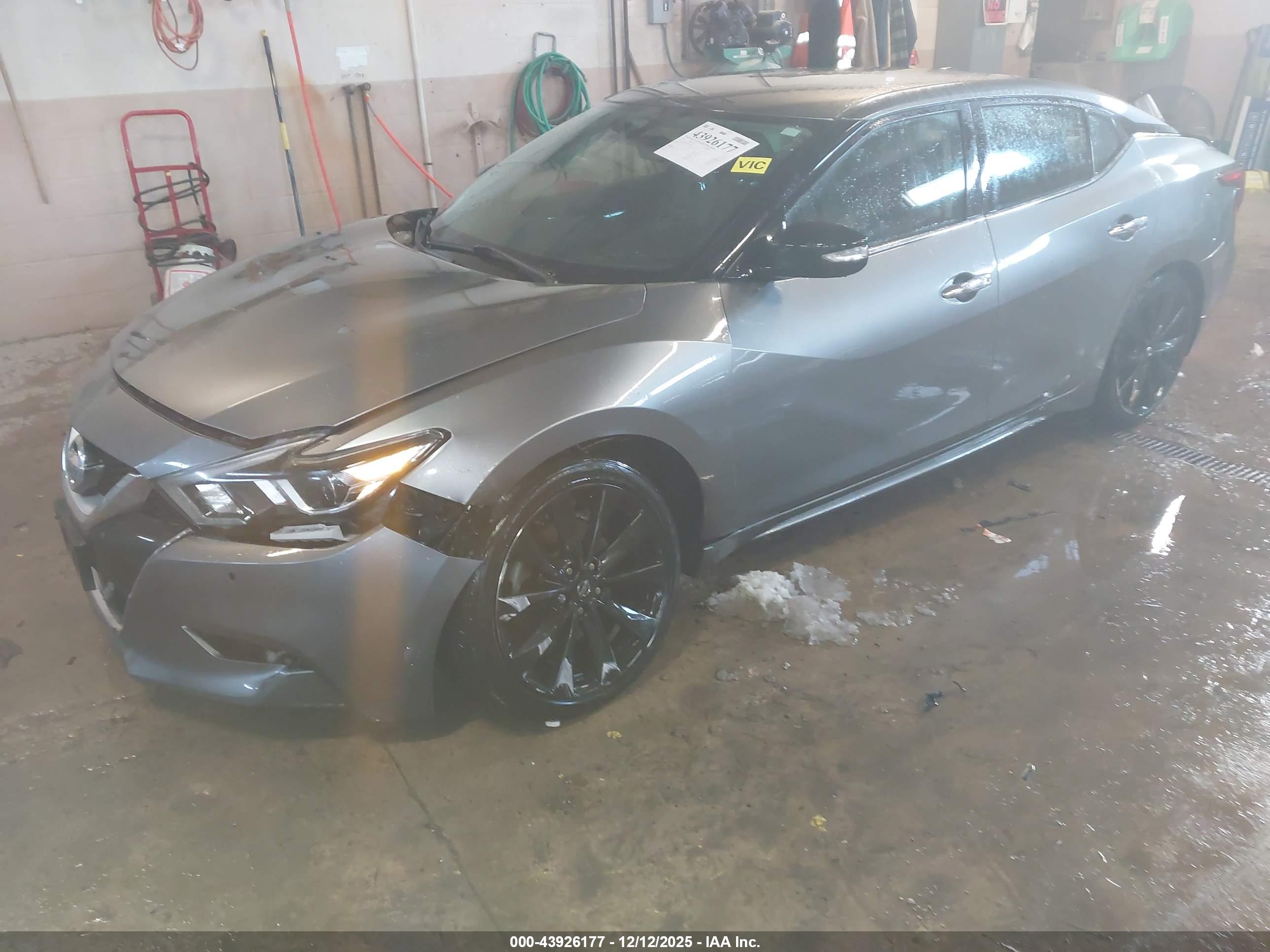 NISSAN MAXIMA image 2