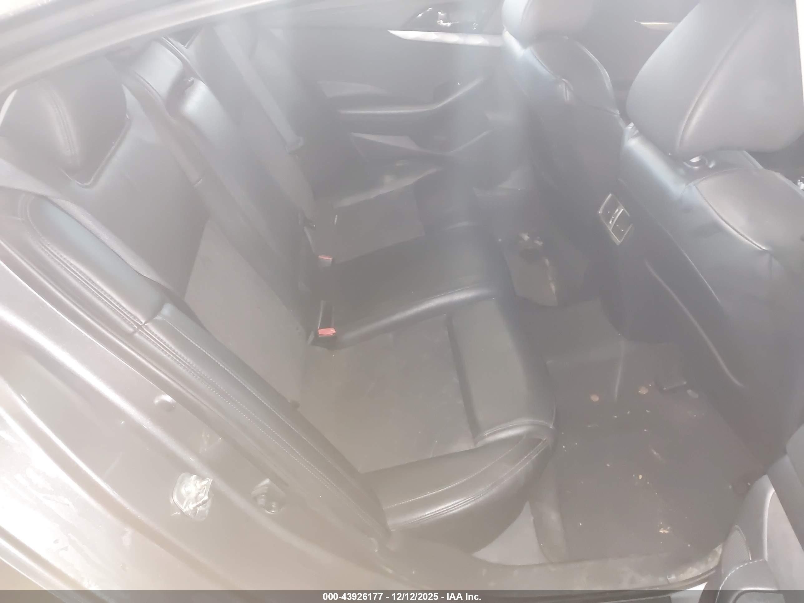 NISSAN MAXIMA image 8