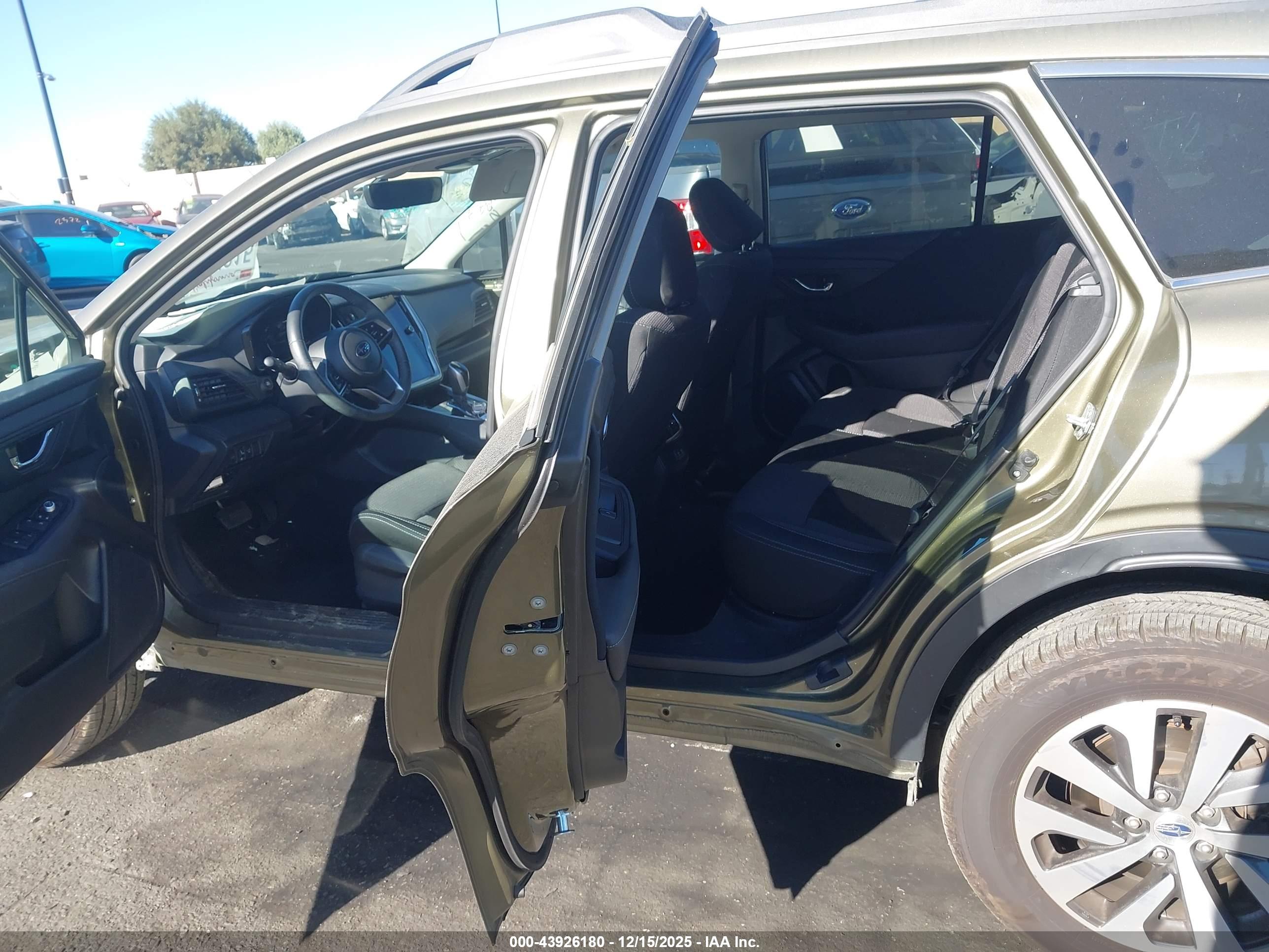 SUBARU OUTBACK image 8