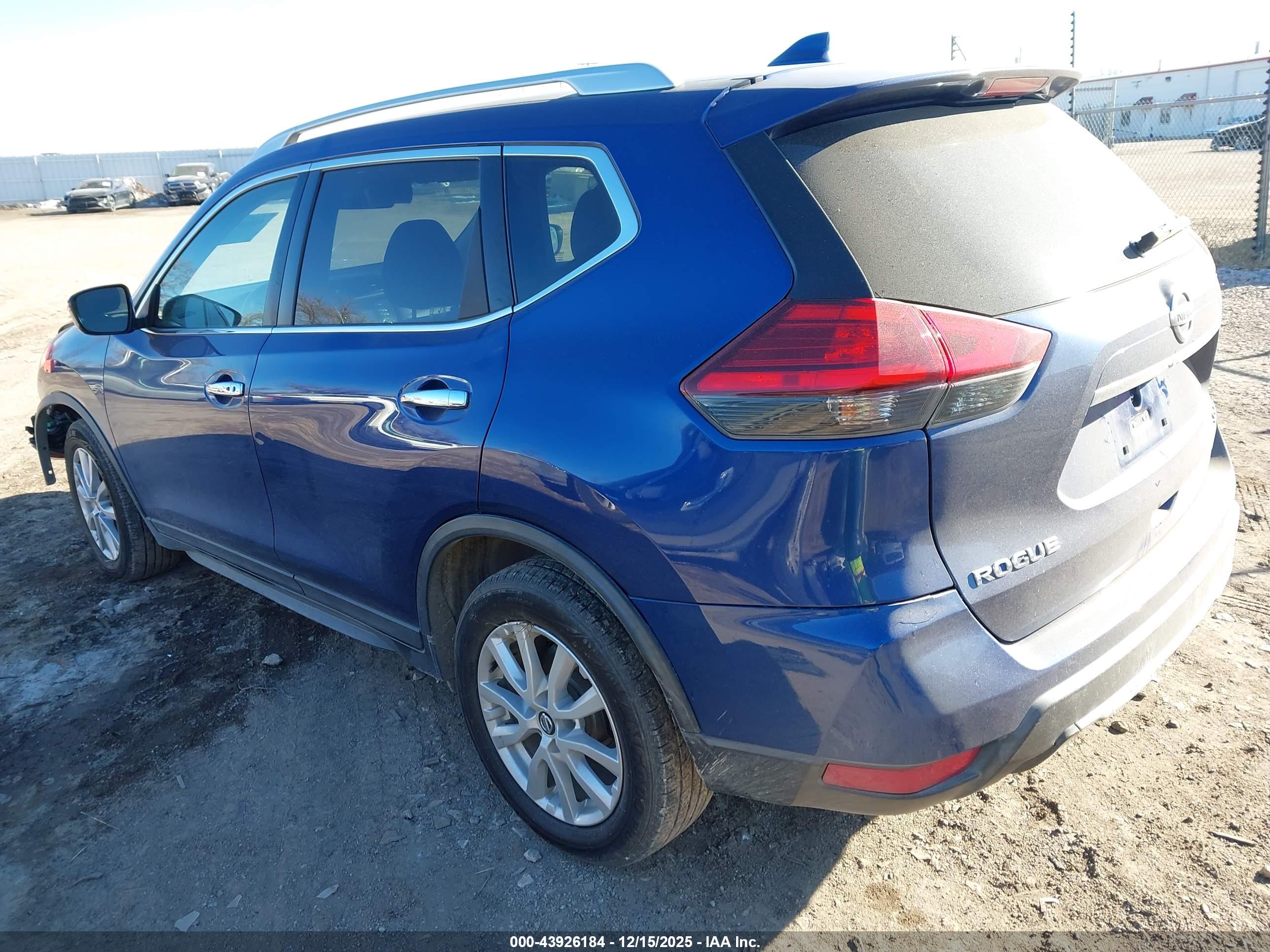NISSAN ROGUE image 3