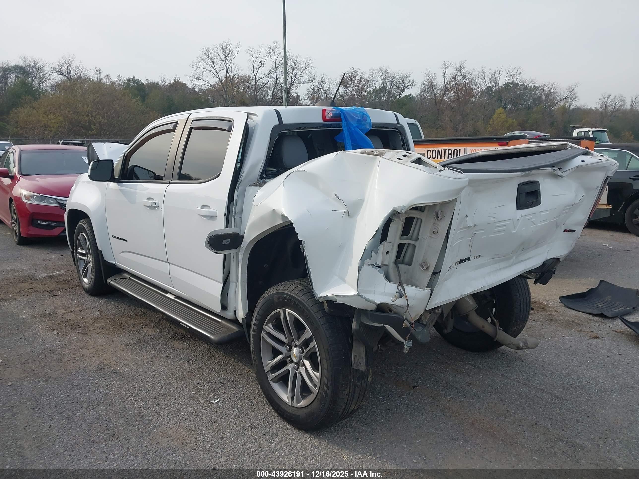 CHEVROLET COLORADO image 3
