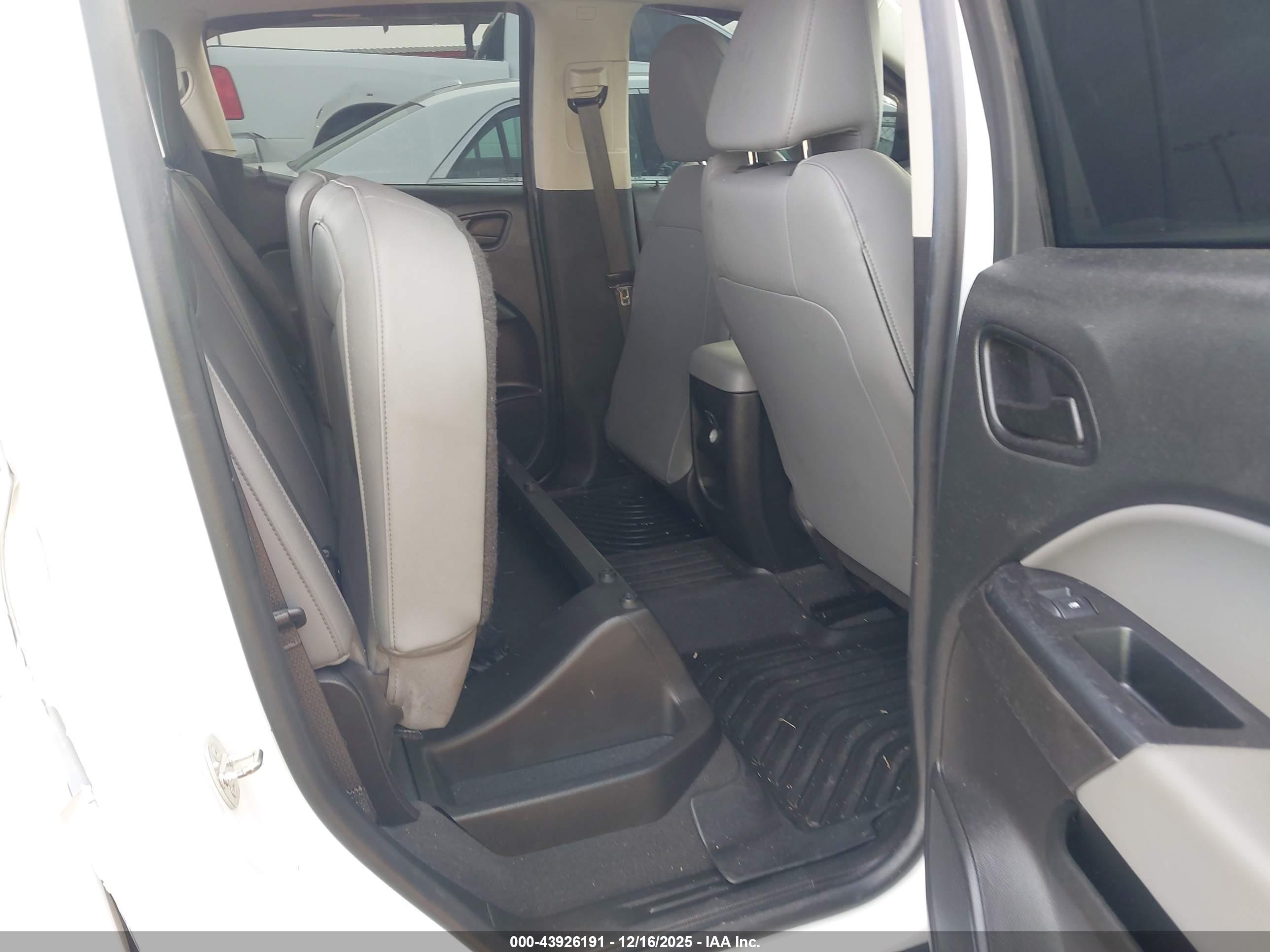 CHEVROLET COLORADO image 8