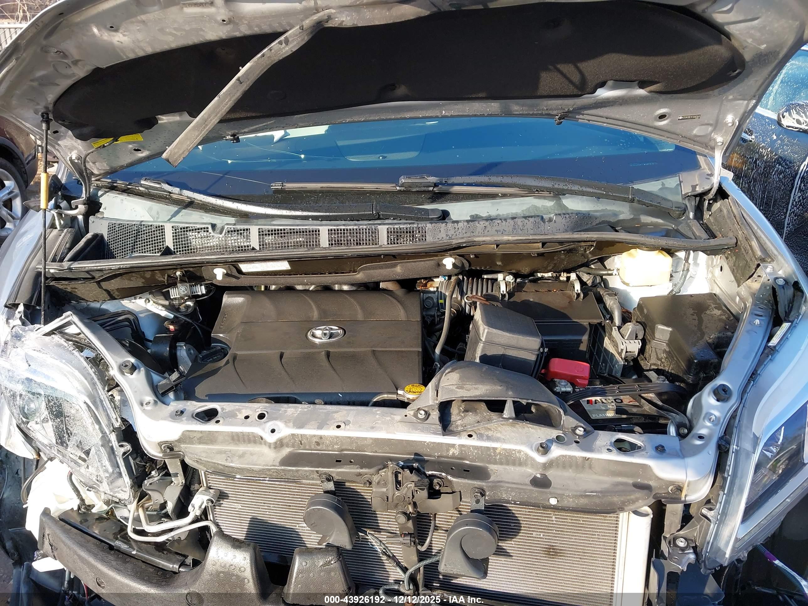 TOYOTA SIENNA image 10