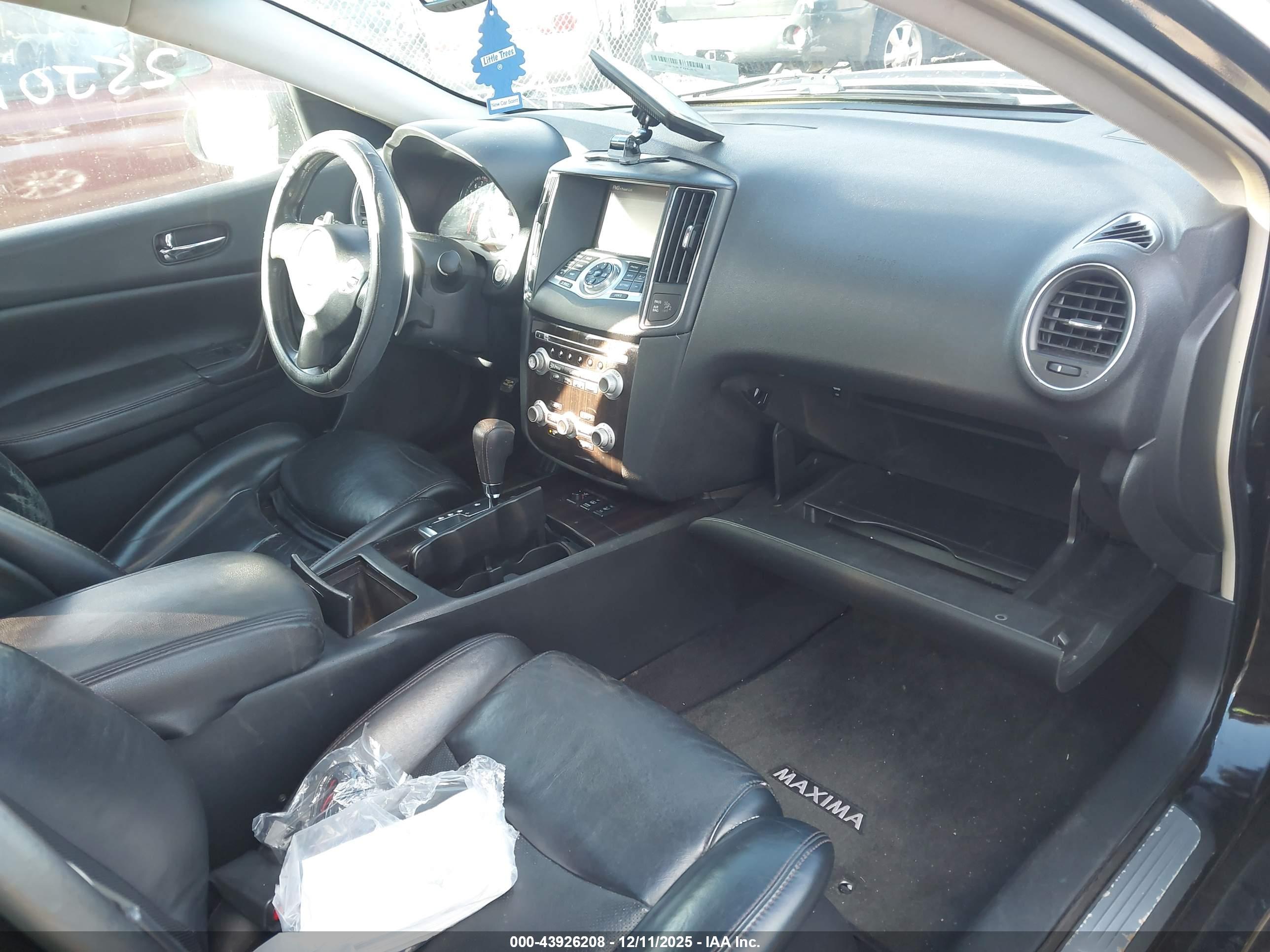 NISSAN MAXIMA image 5