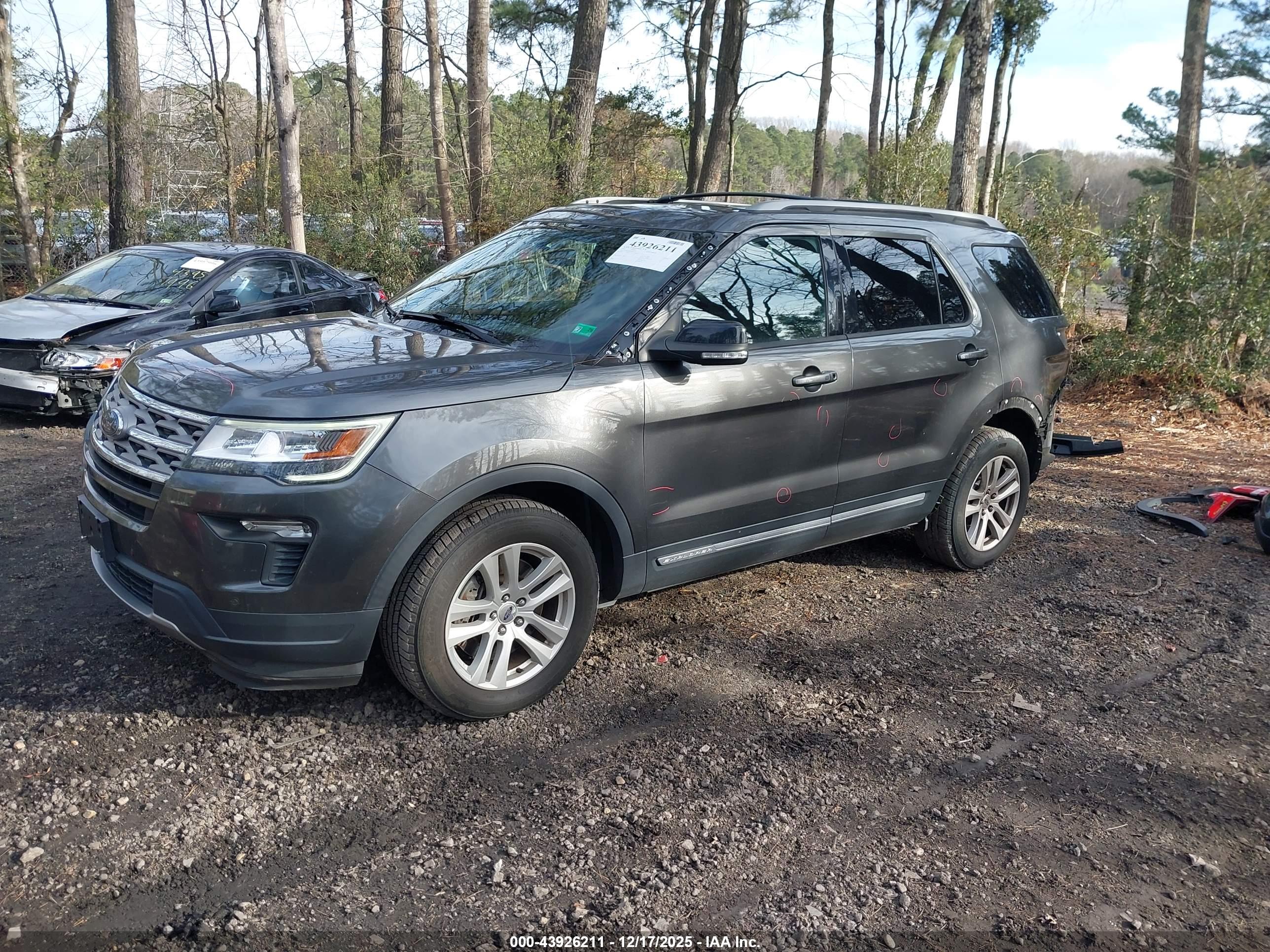 FORD EXPLORER image 2