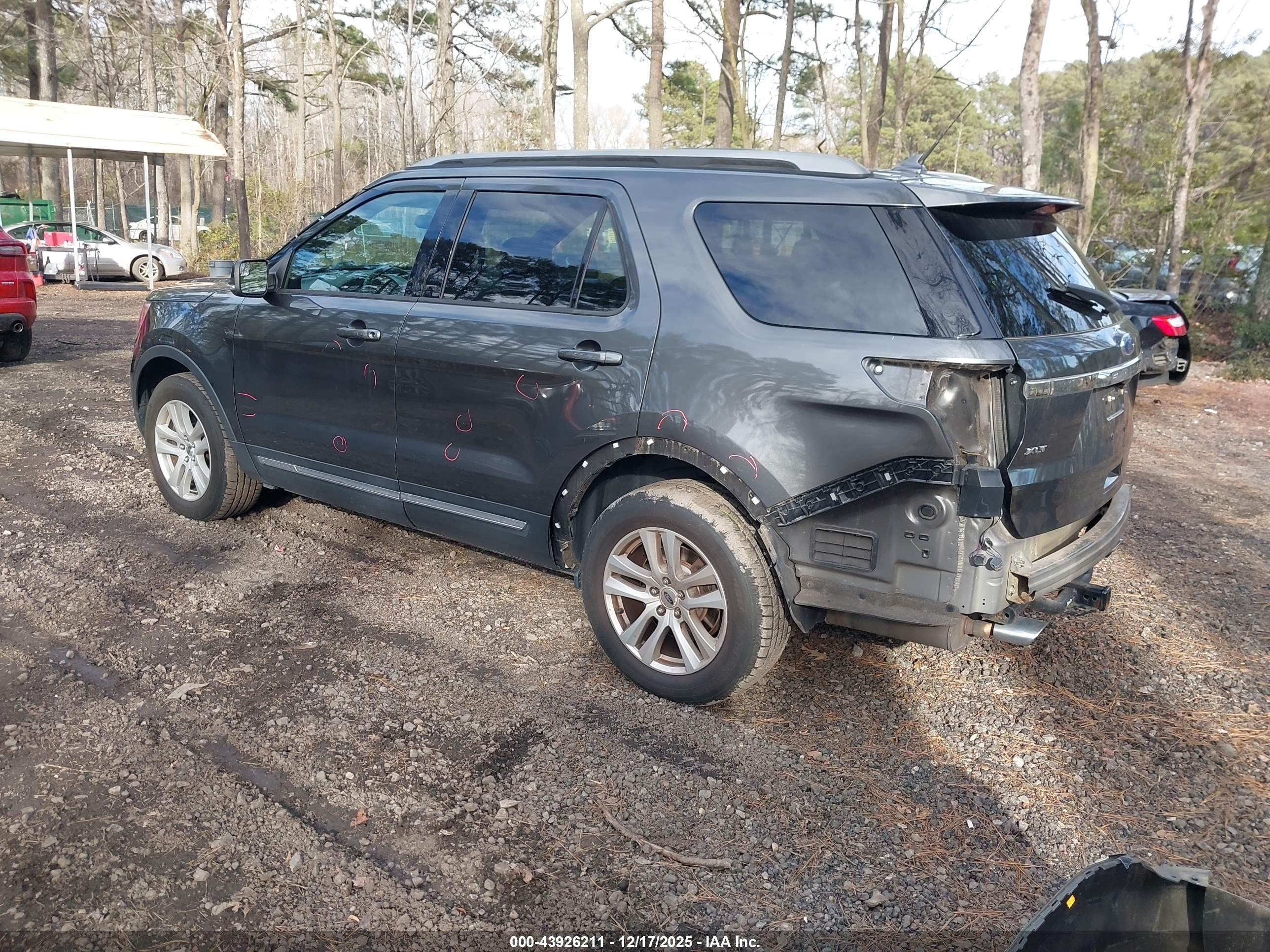 FORD EXPLORER image 3