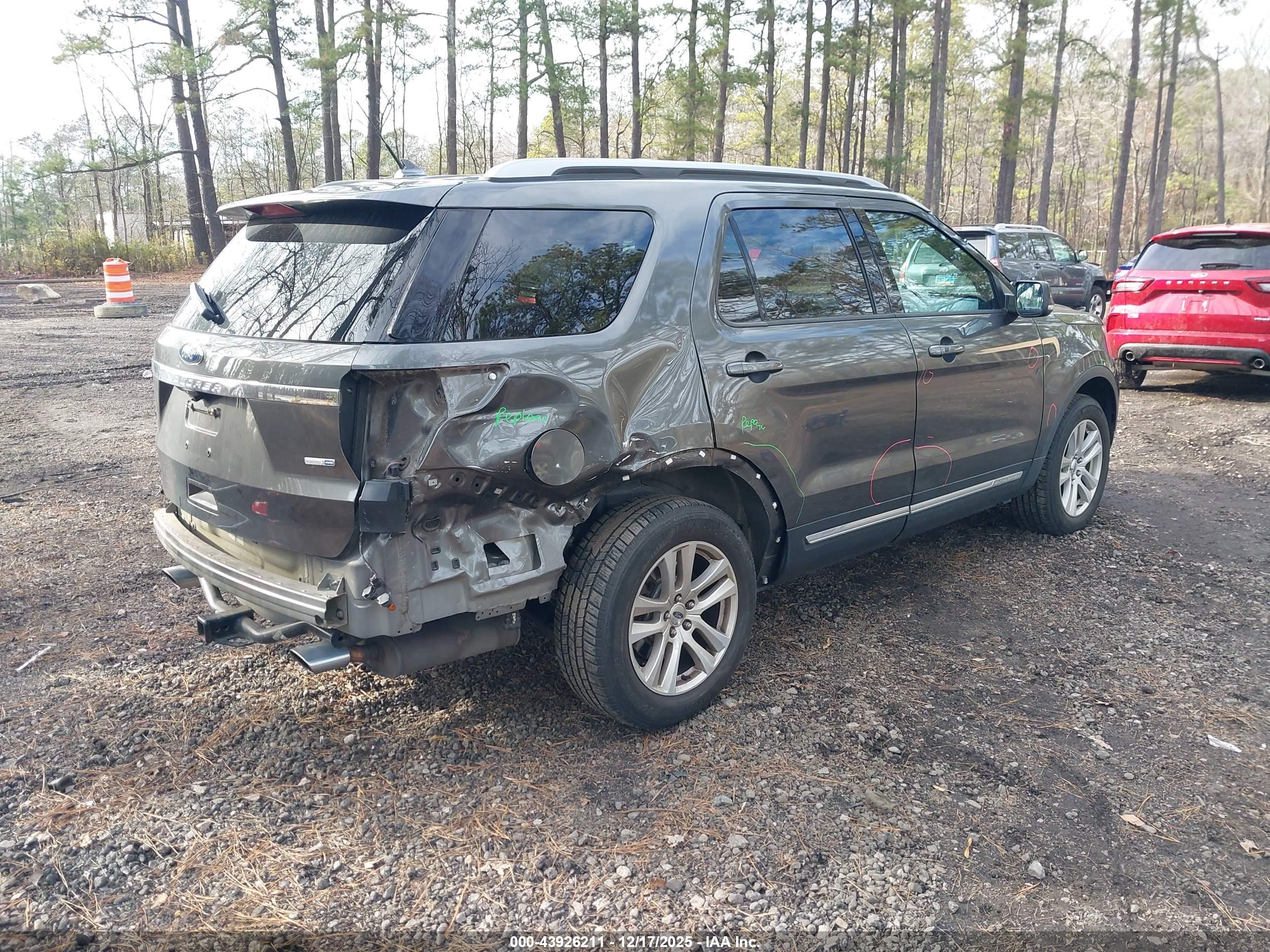 FORD EXPLORER image 4
