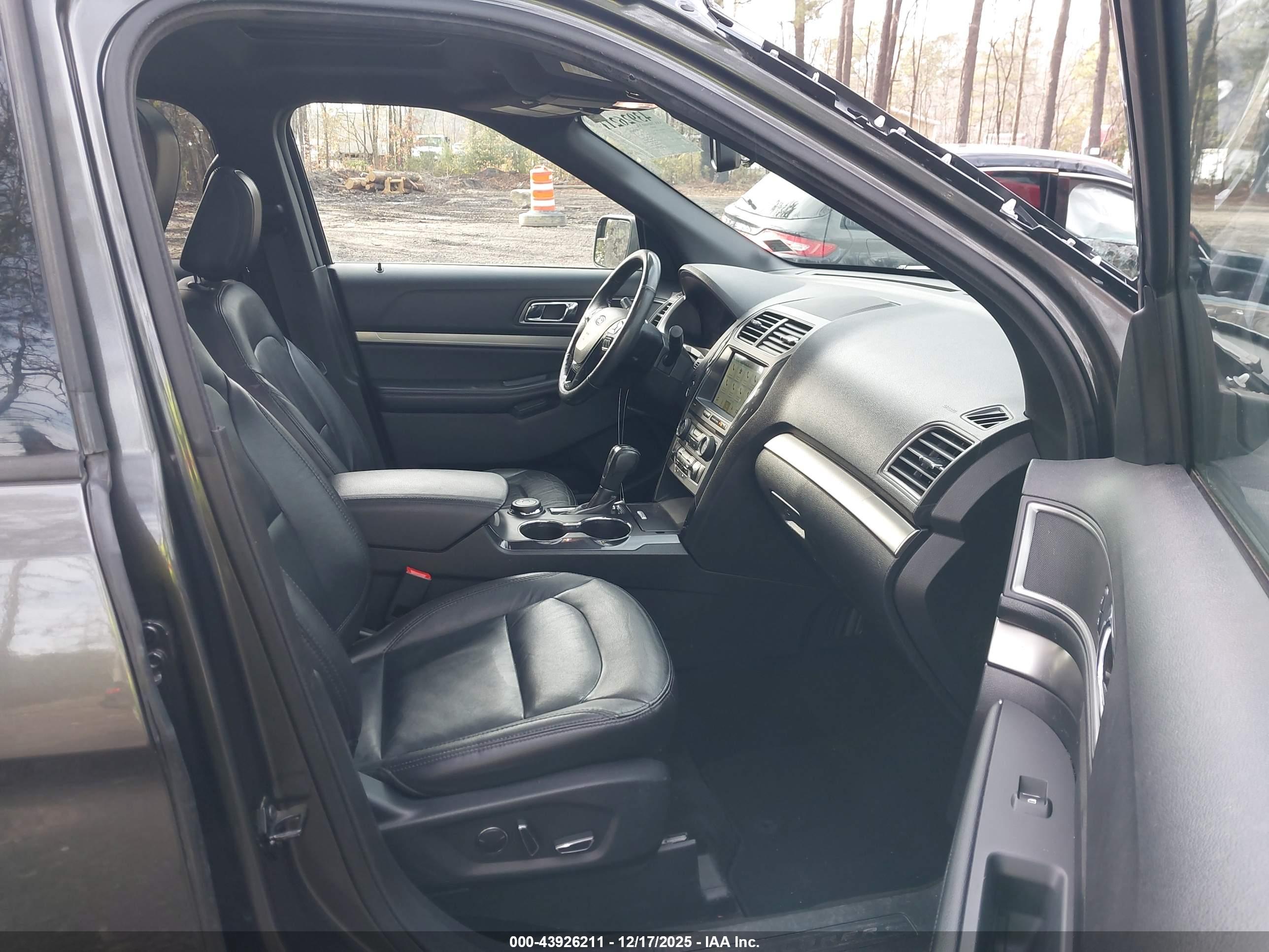 FORD EXPLORER image 5