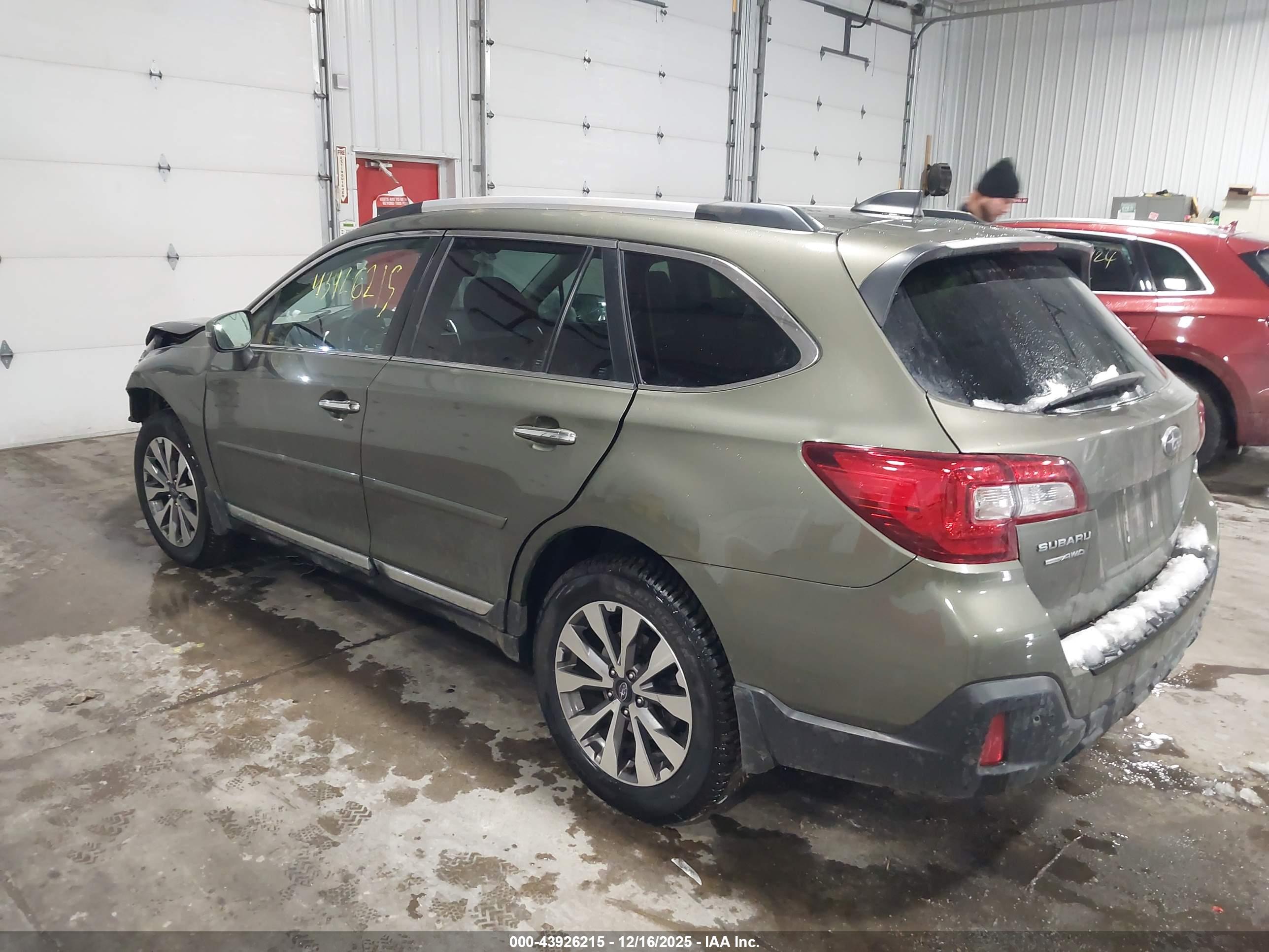 SUBARU OUTBACK image 3