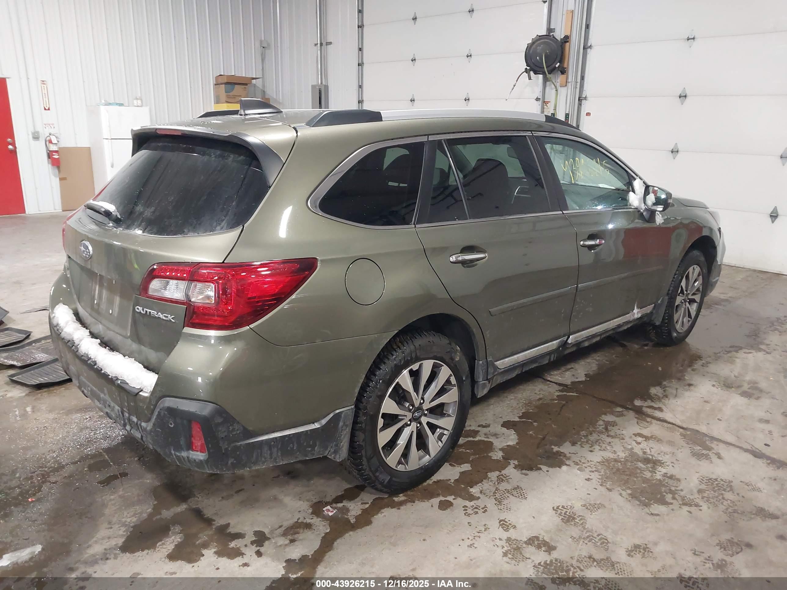 SUBARU OUTBACK image 4