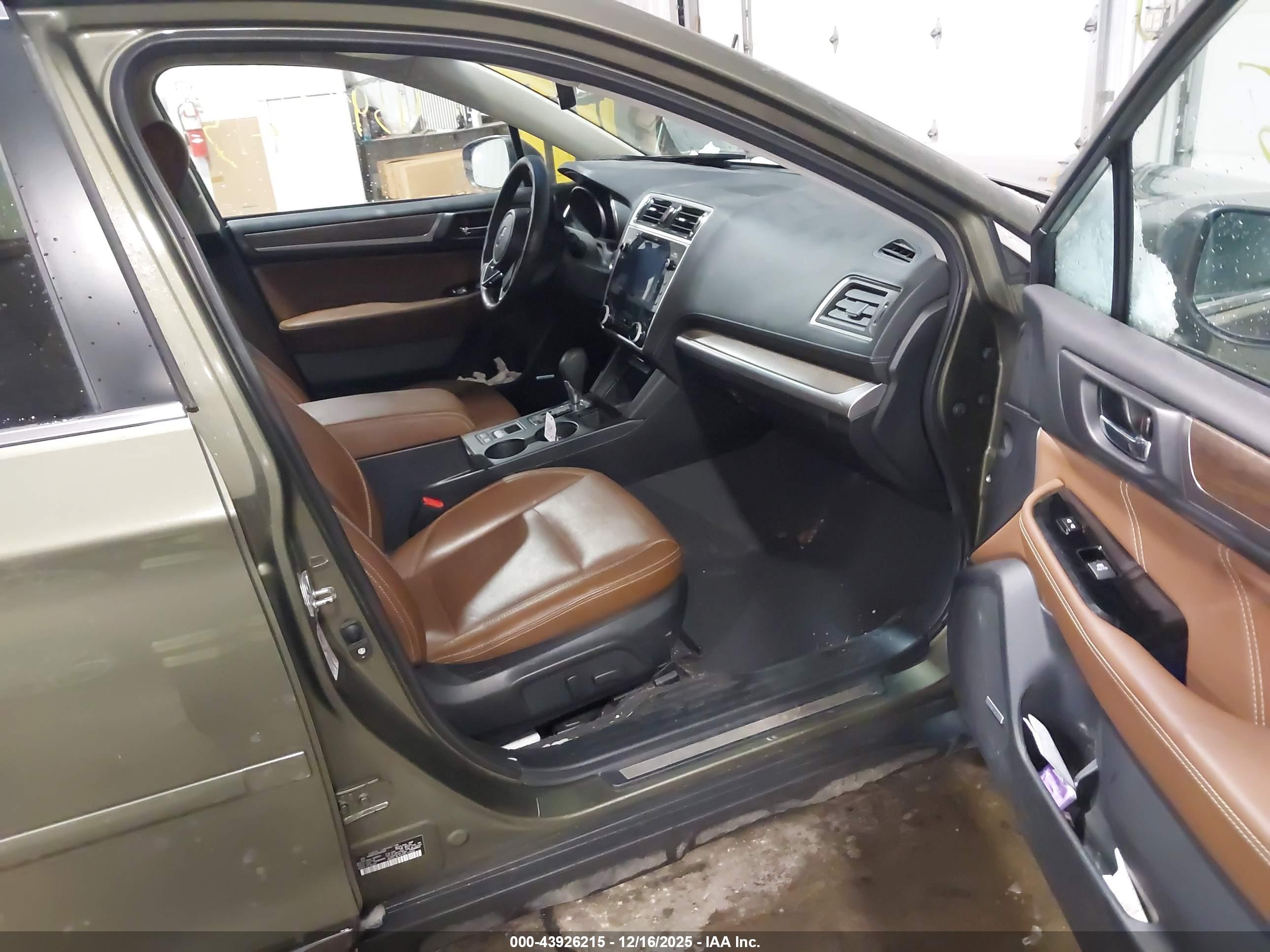 SUBARU OUTBACK image 5