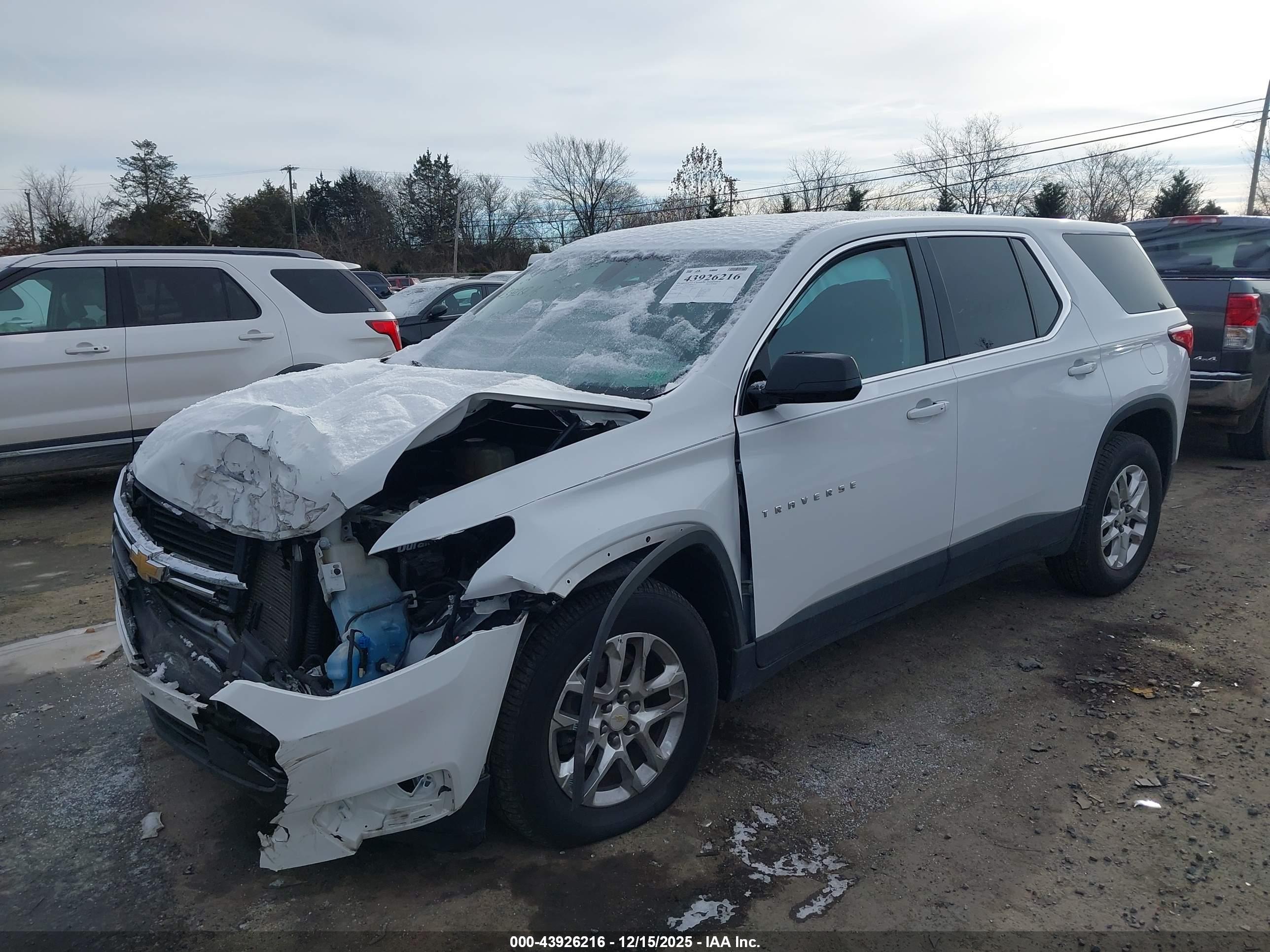 CHEVROLET TRAVERSE image 2