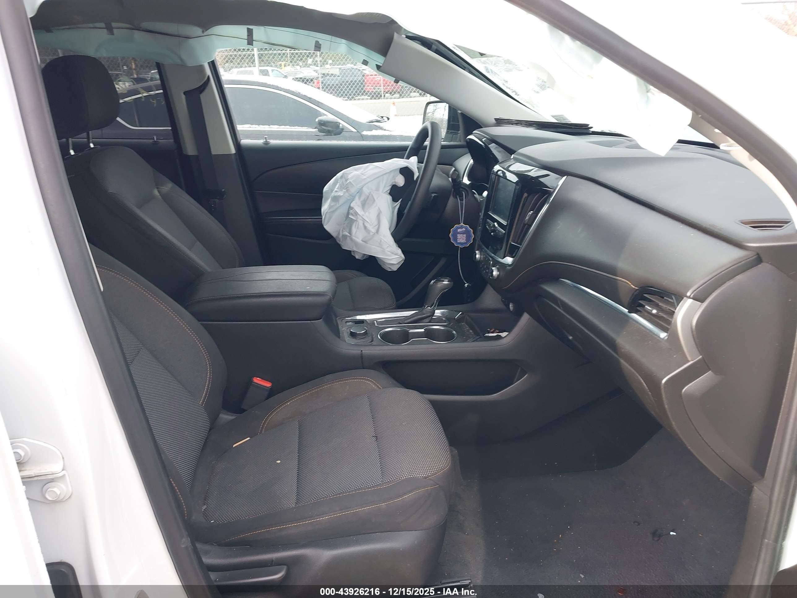 CHEVROLET TRAVERSE image 5