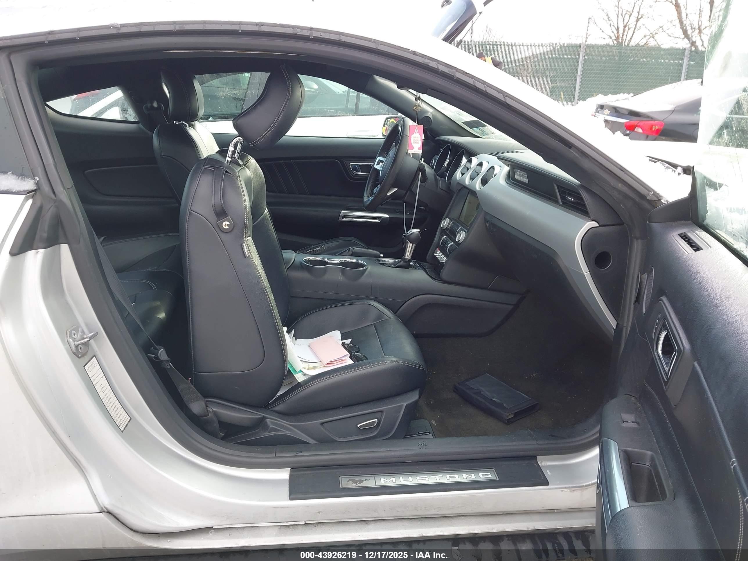 FORD MUSTANG image 5