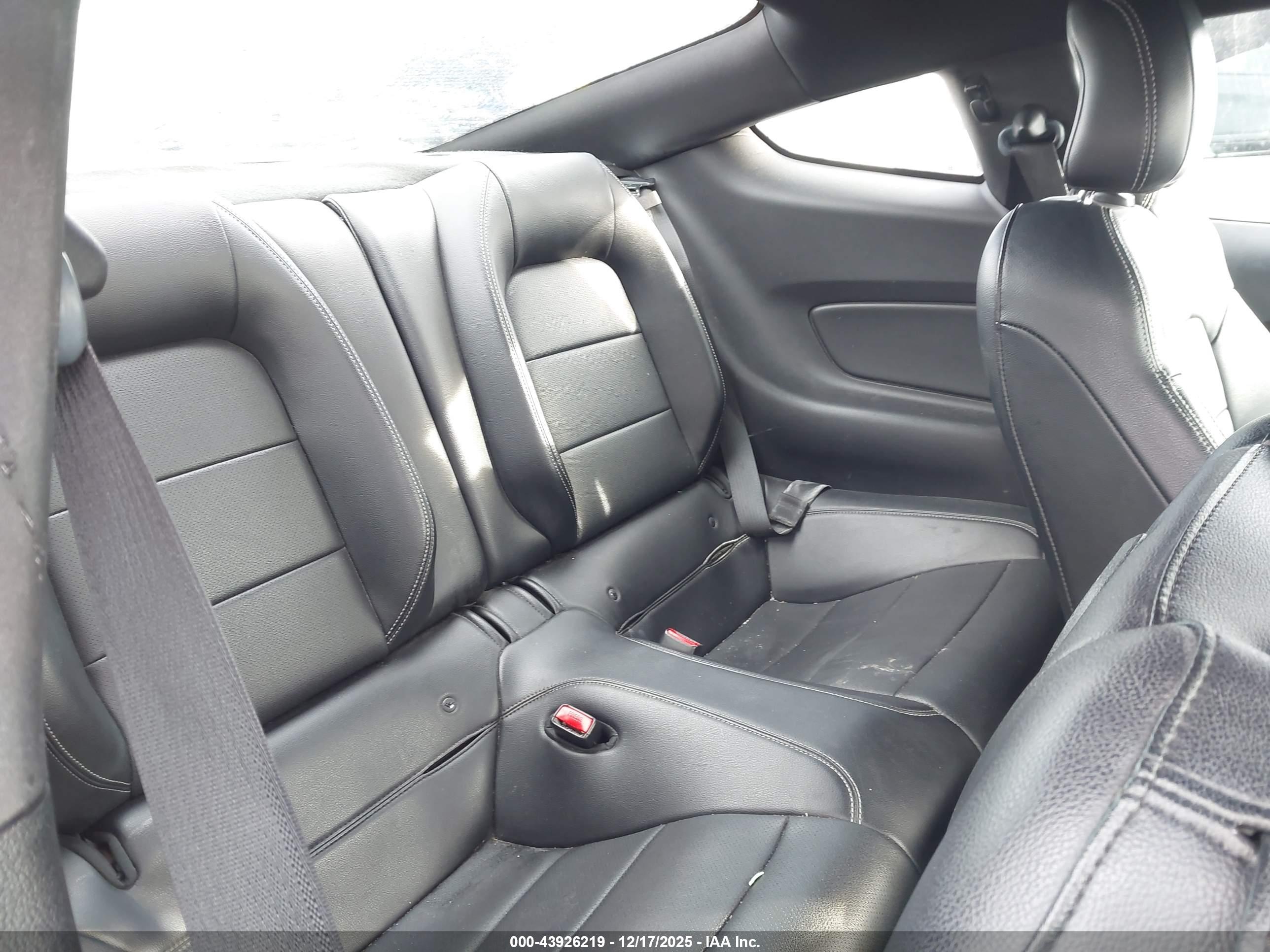FORD MUSTANG image 8