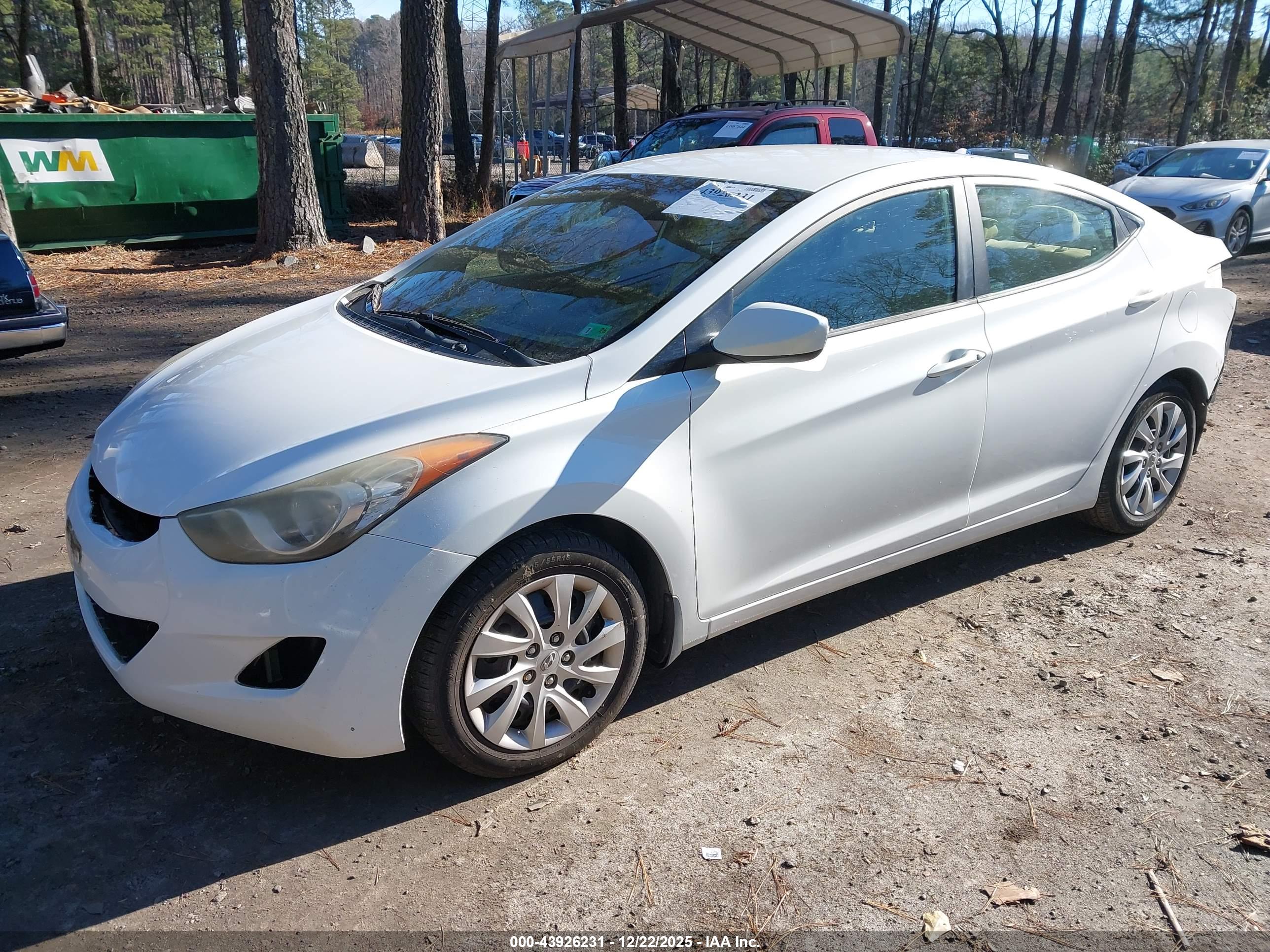 HYUNDAI ELANTRA image 2