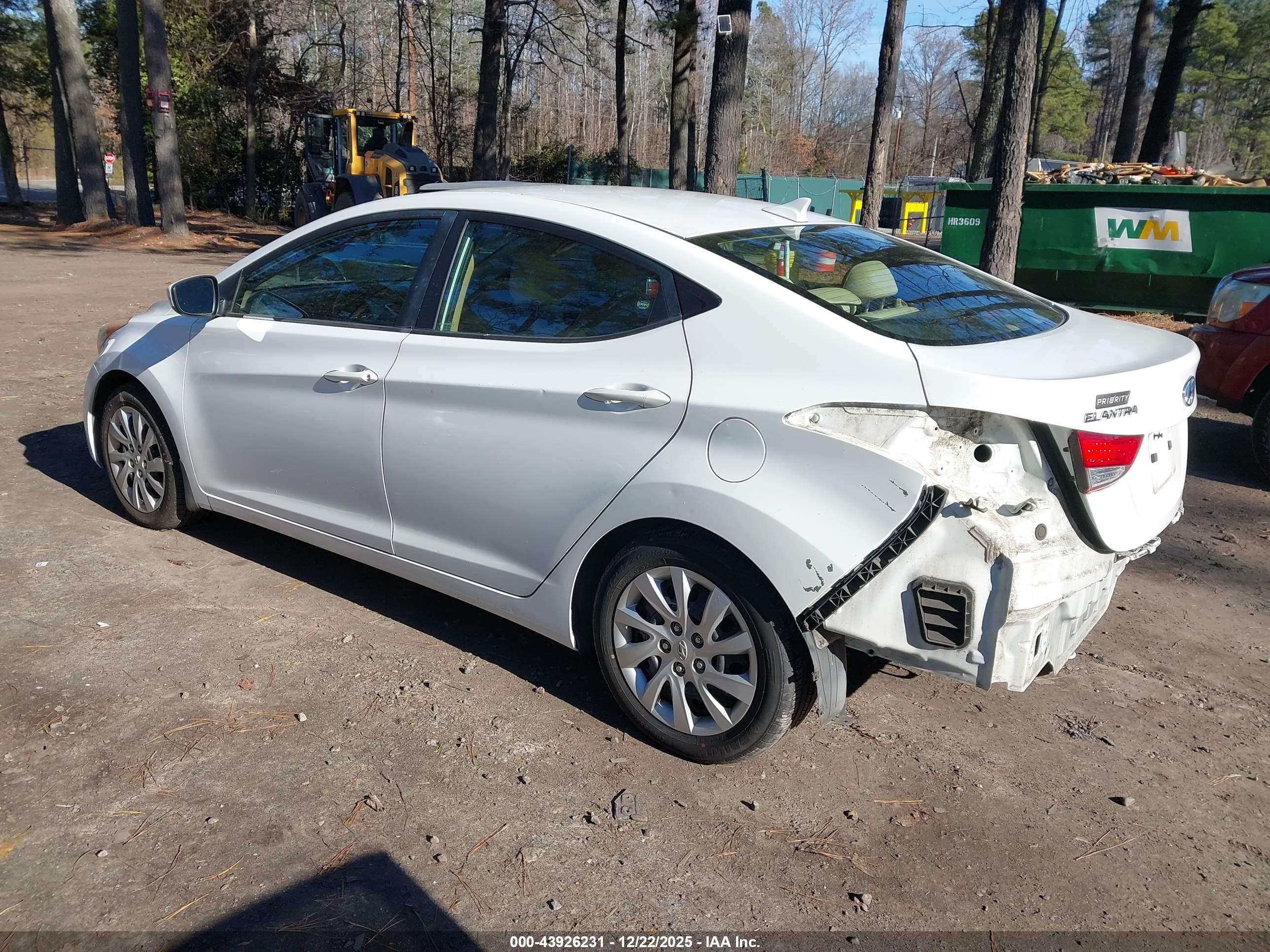 HYUNDAI ELANTRA image 3