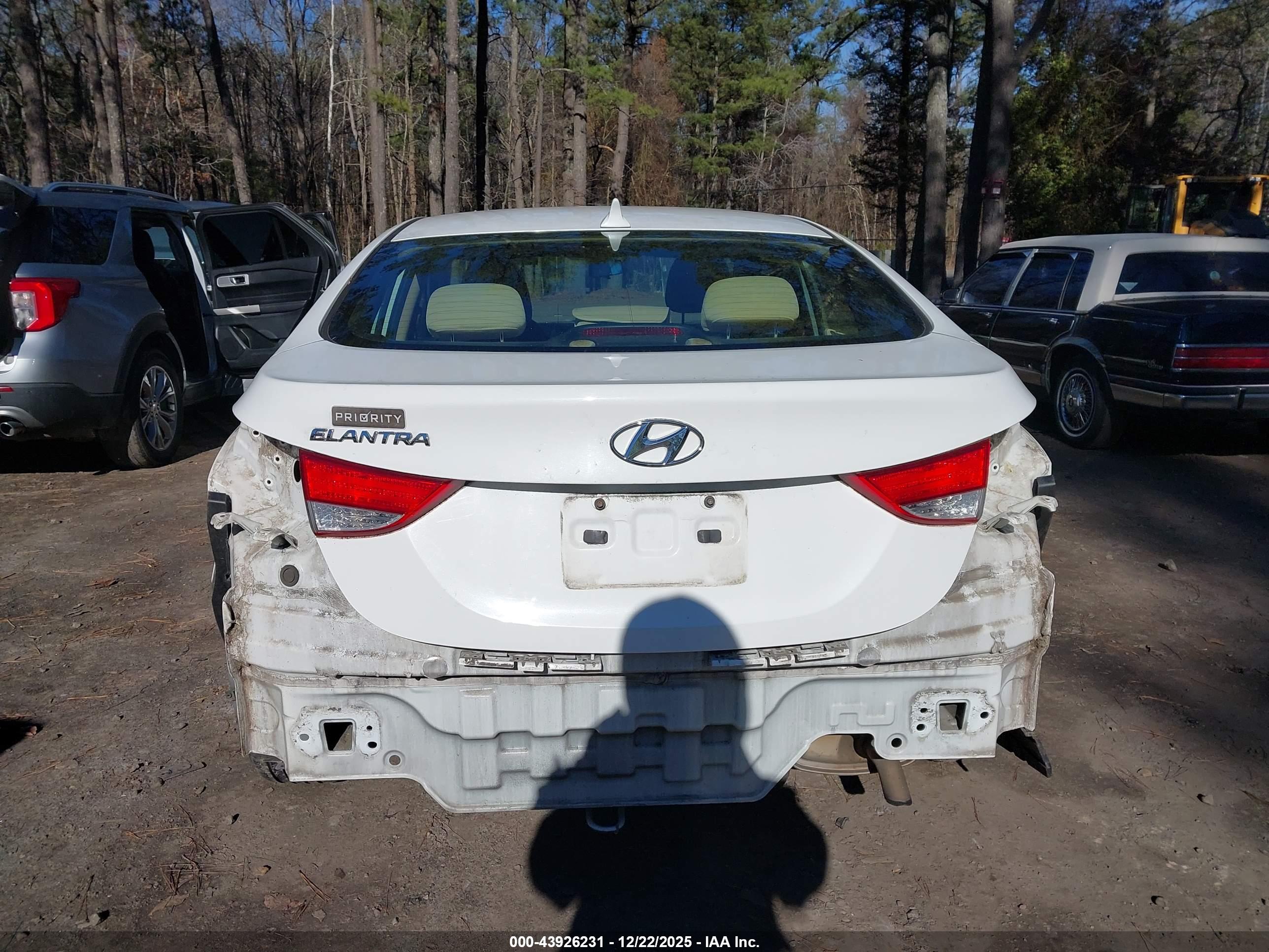 HYUNDAI ELANTRA image 6