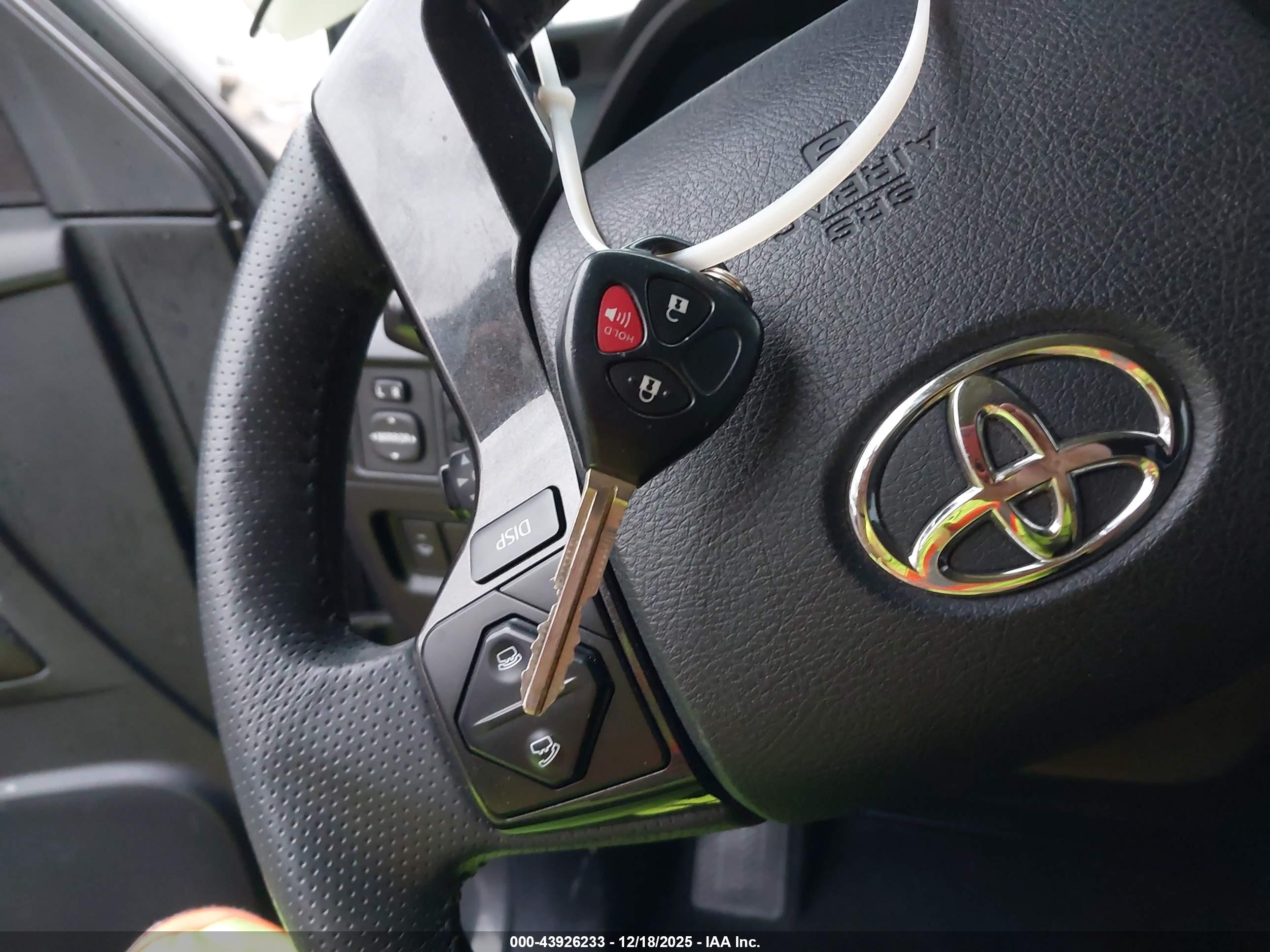 TOYOTA 4RUNNER image 11