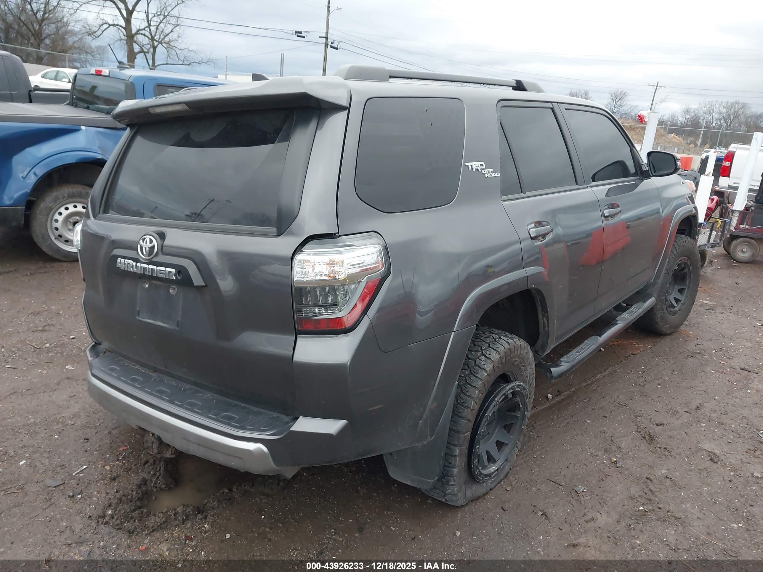 TOYOTA 4RUNNER image 4