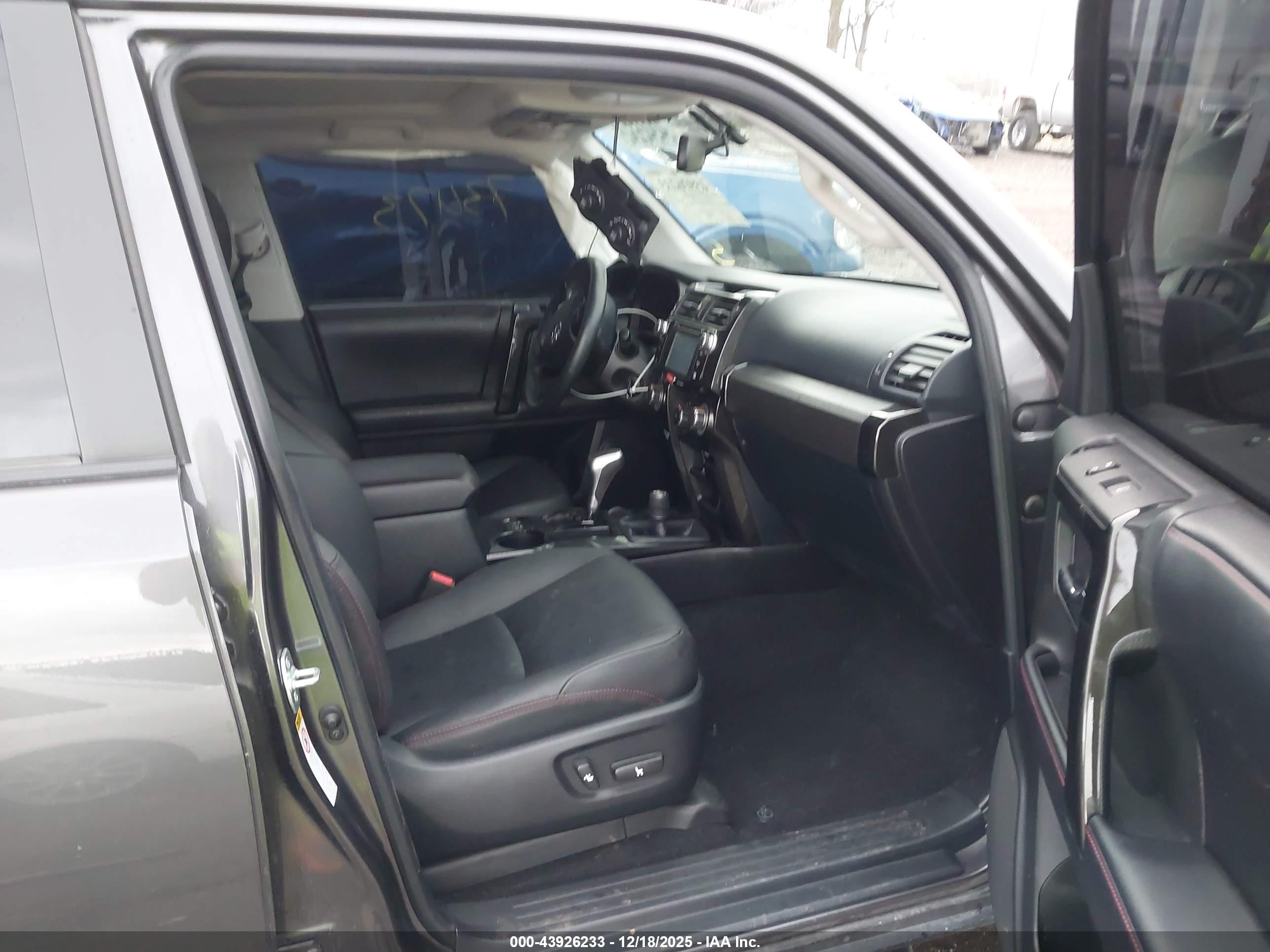 TOYOTA 4RUNNER image 5