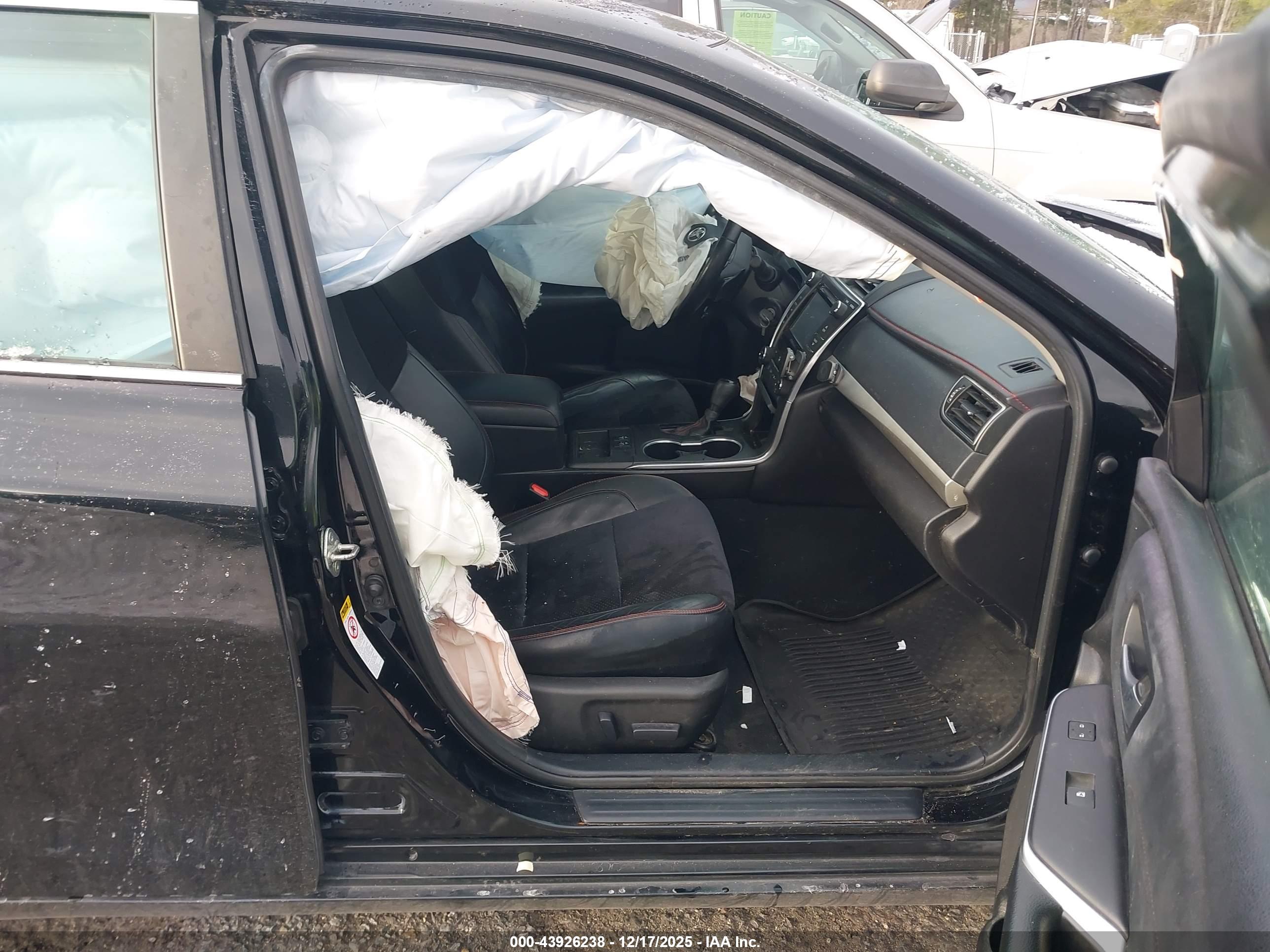 TOYOTA CAMRY image 5