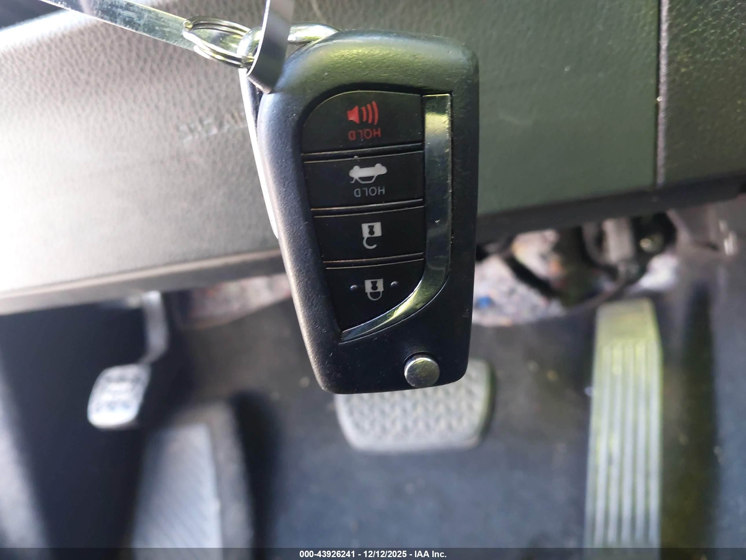 TOYOTA CAMRY image 11