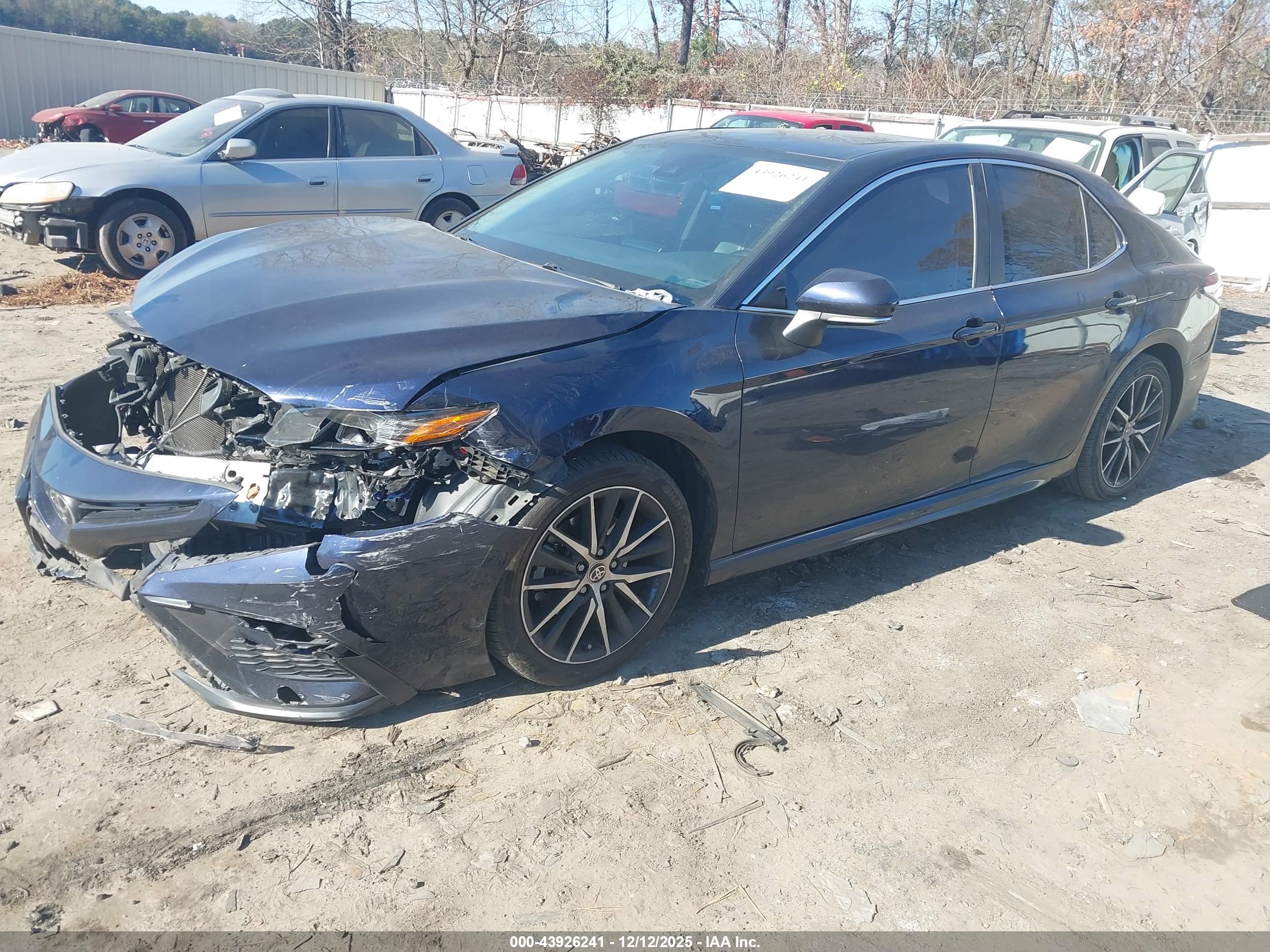 TOYOTA CAMRY image 2