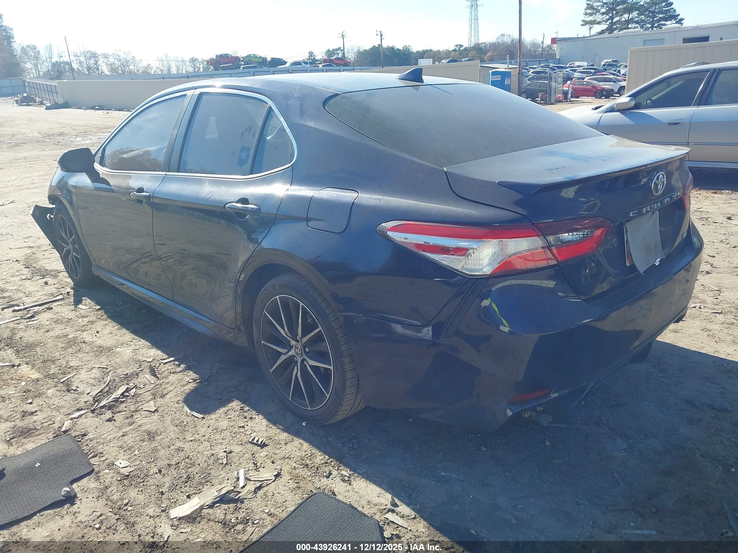 TOYOTA CAMRY image 3