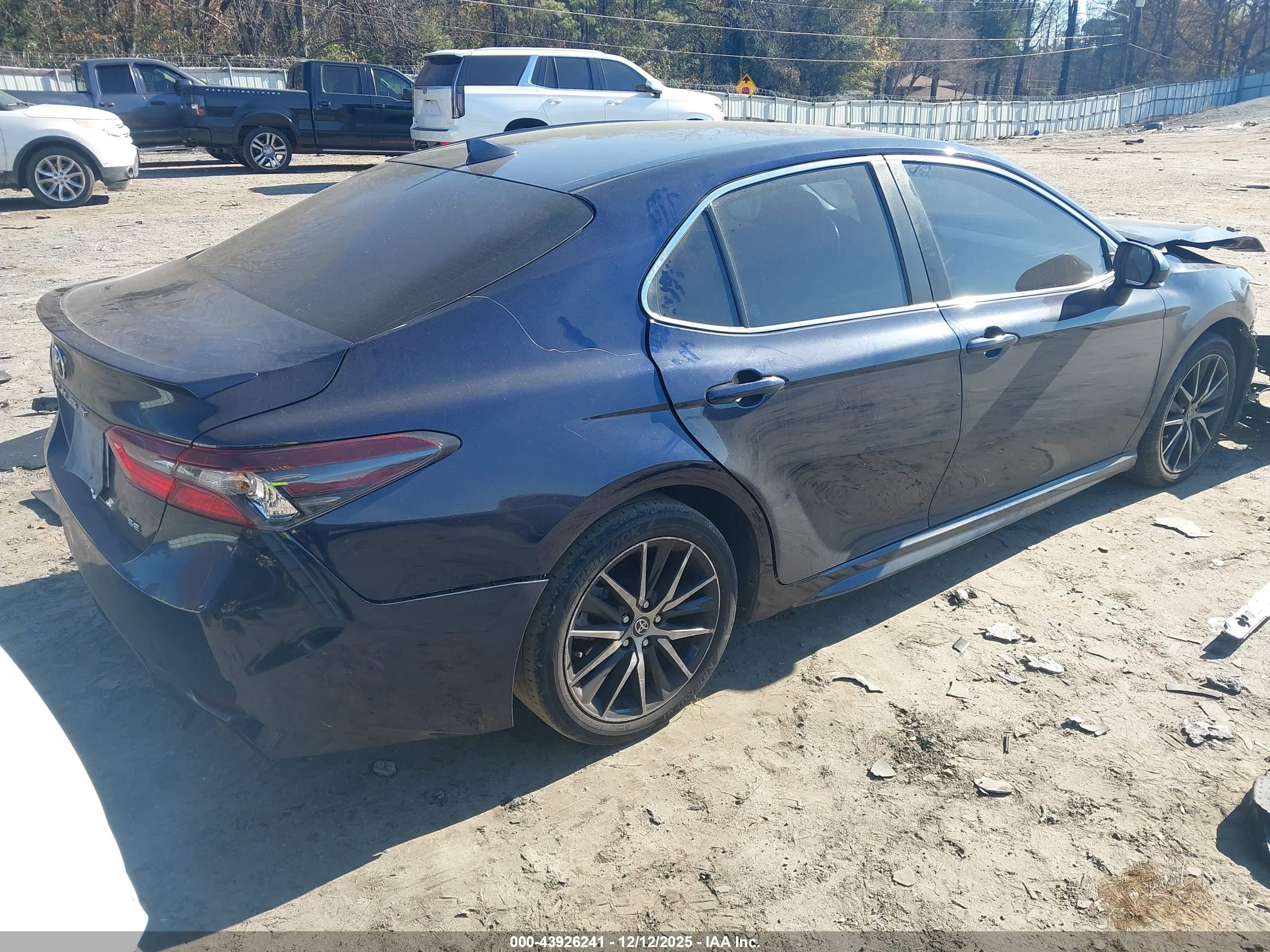 TOYOTA CAMRY image 4