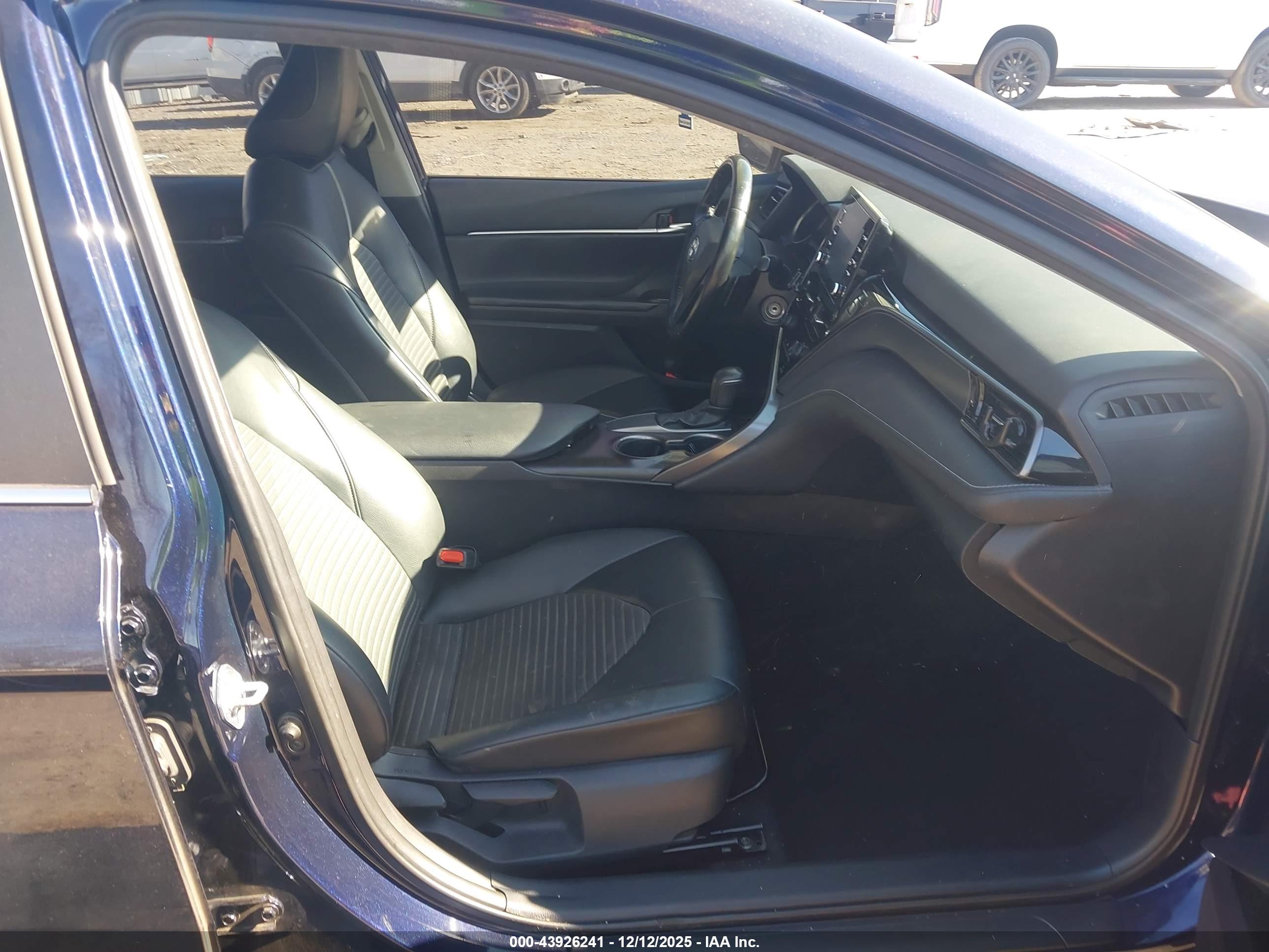 TOYOTA CAMRY image 5