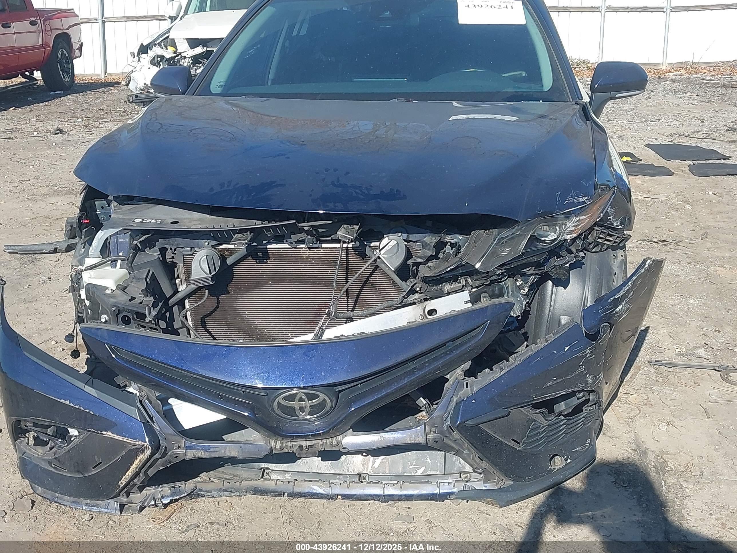 TOYOTA CAMRY image 6