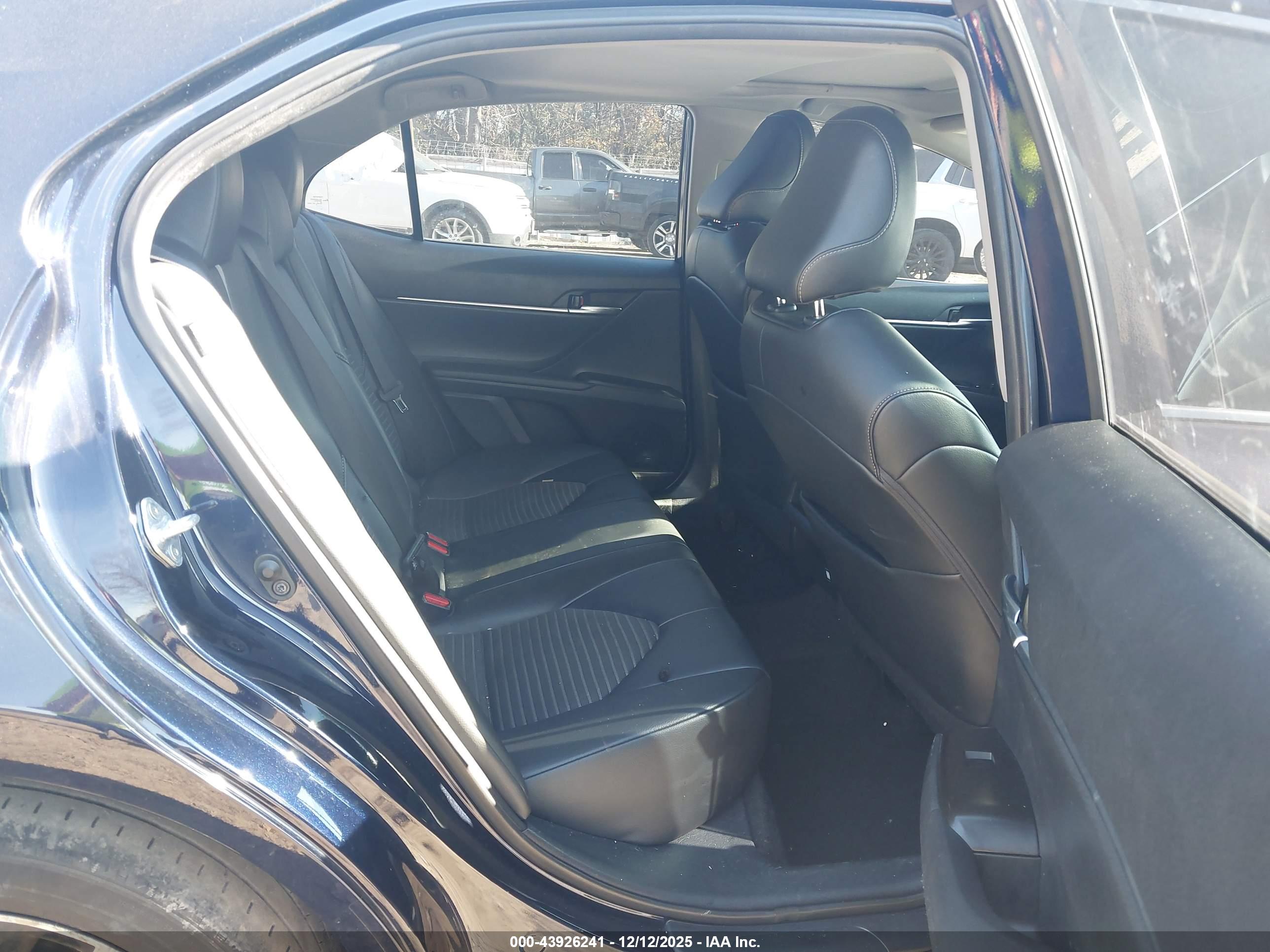 TOYOTA CAMRY image 8