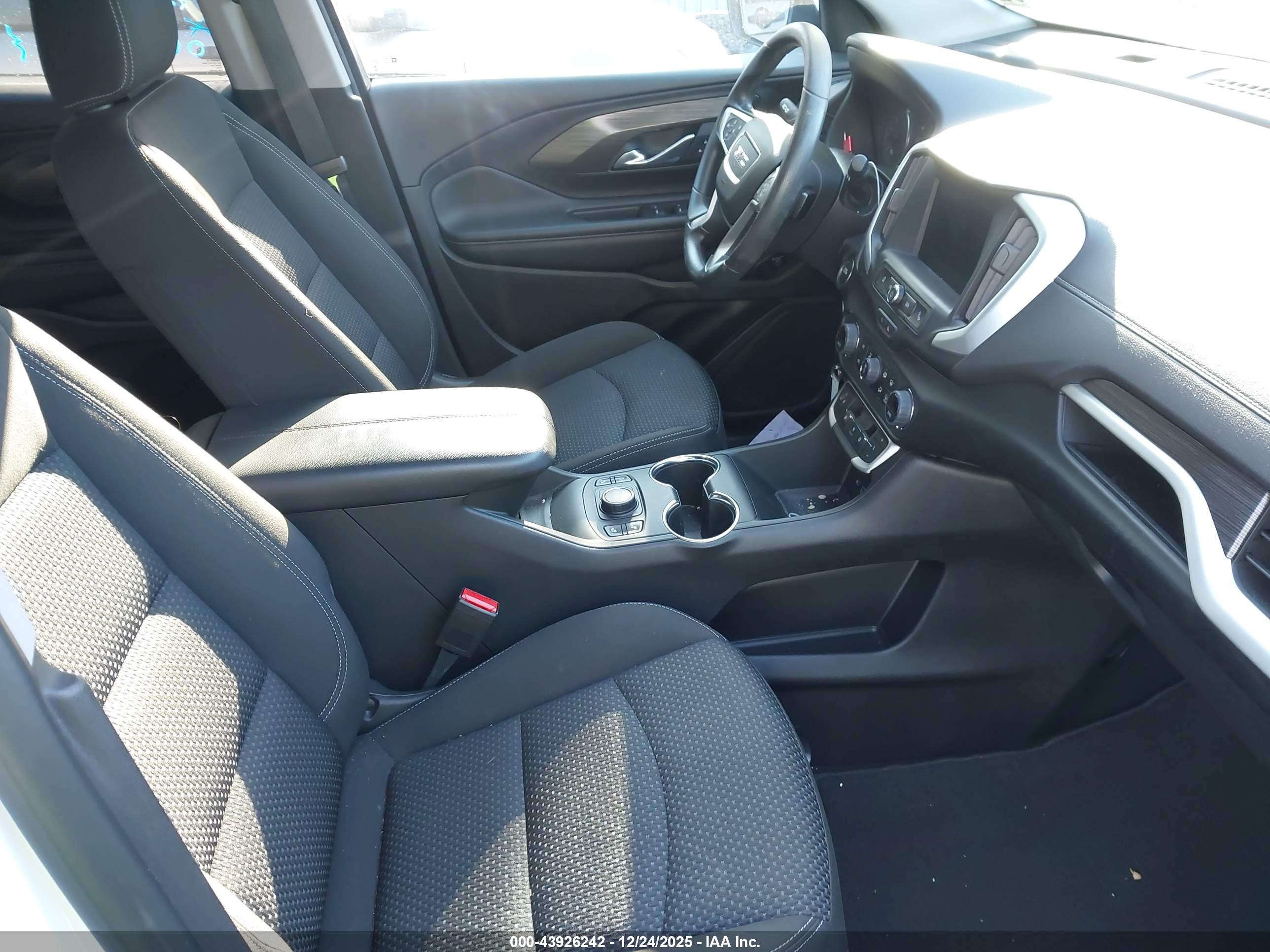 GMC TERRAIN image 5