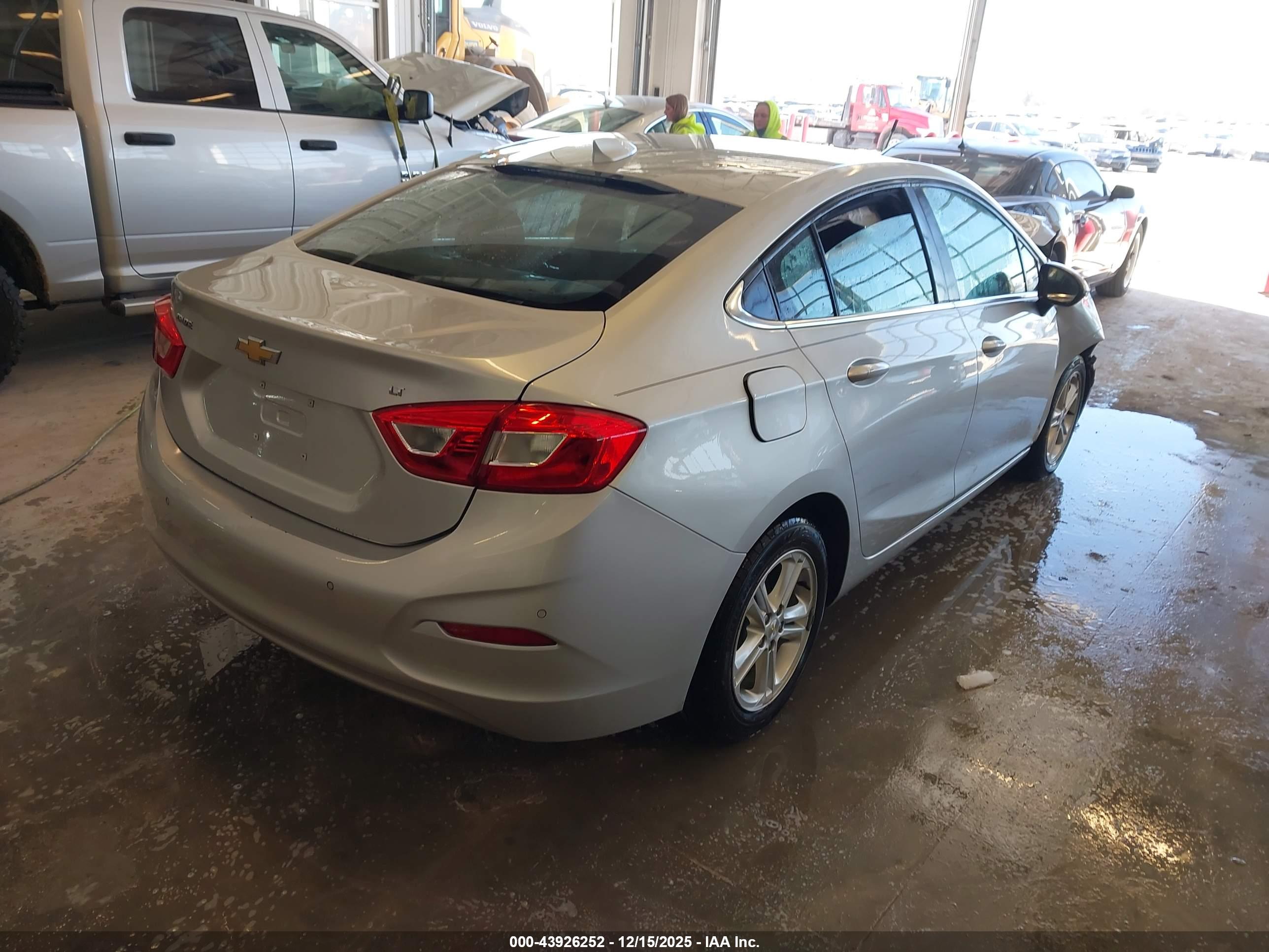 CHEVROLET CRUZE image 4