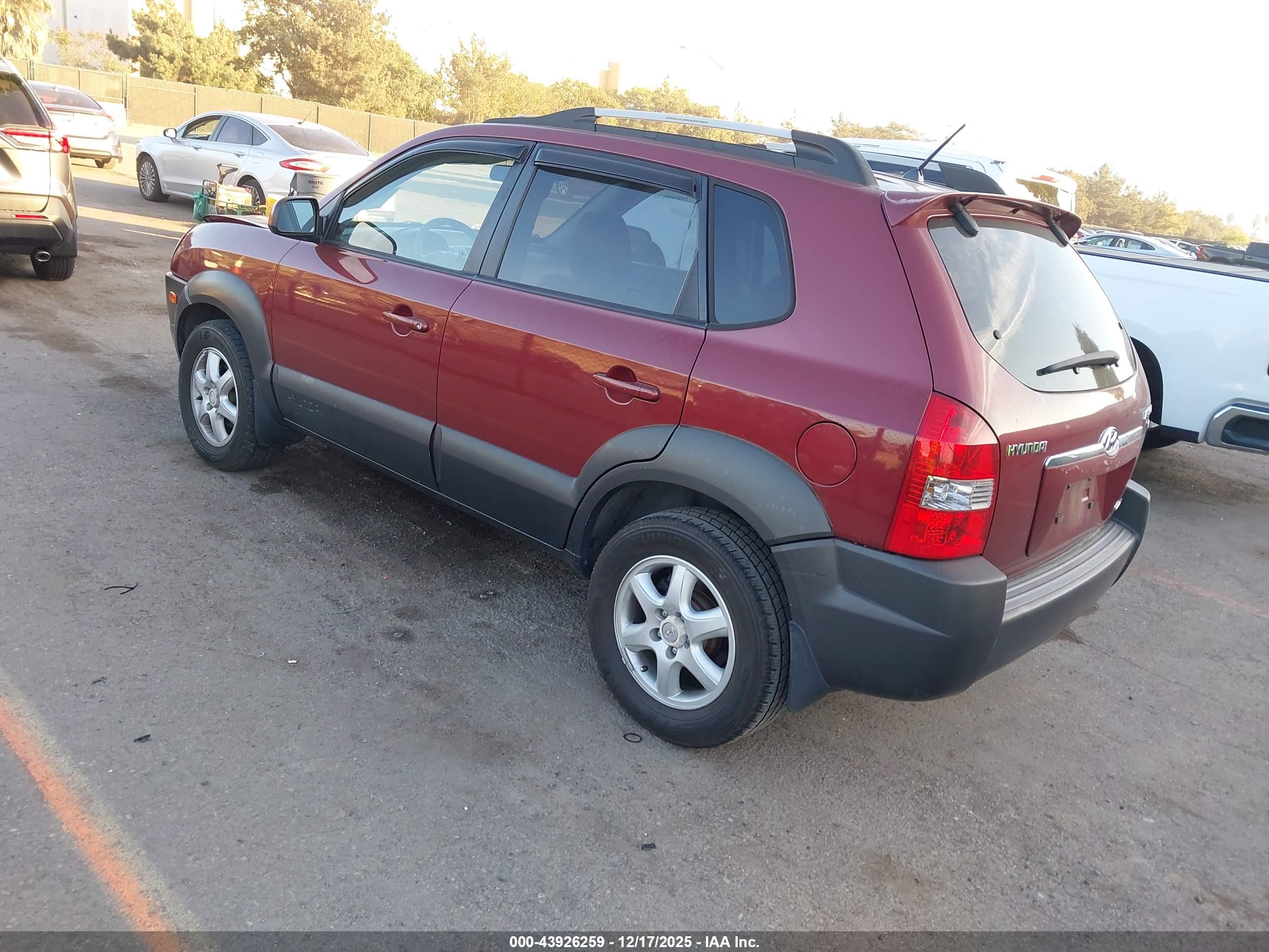 HYUNDAI TUCSON image 3