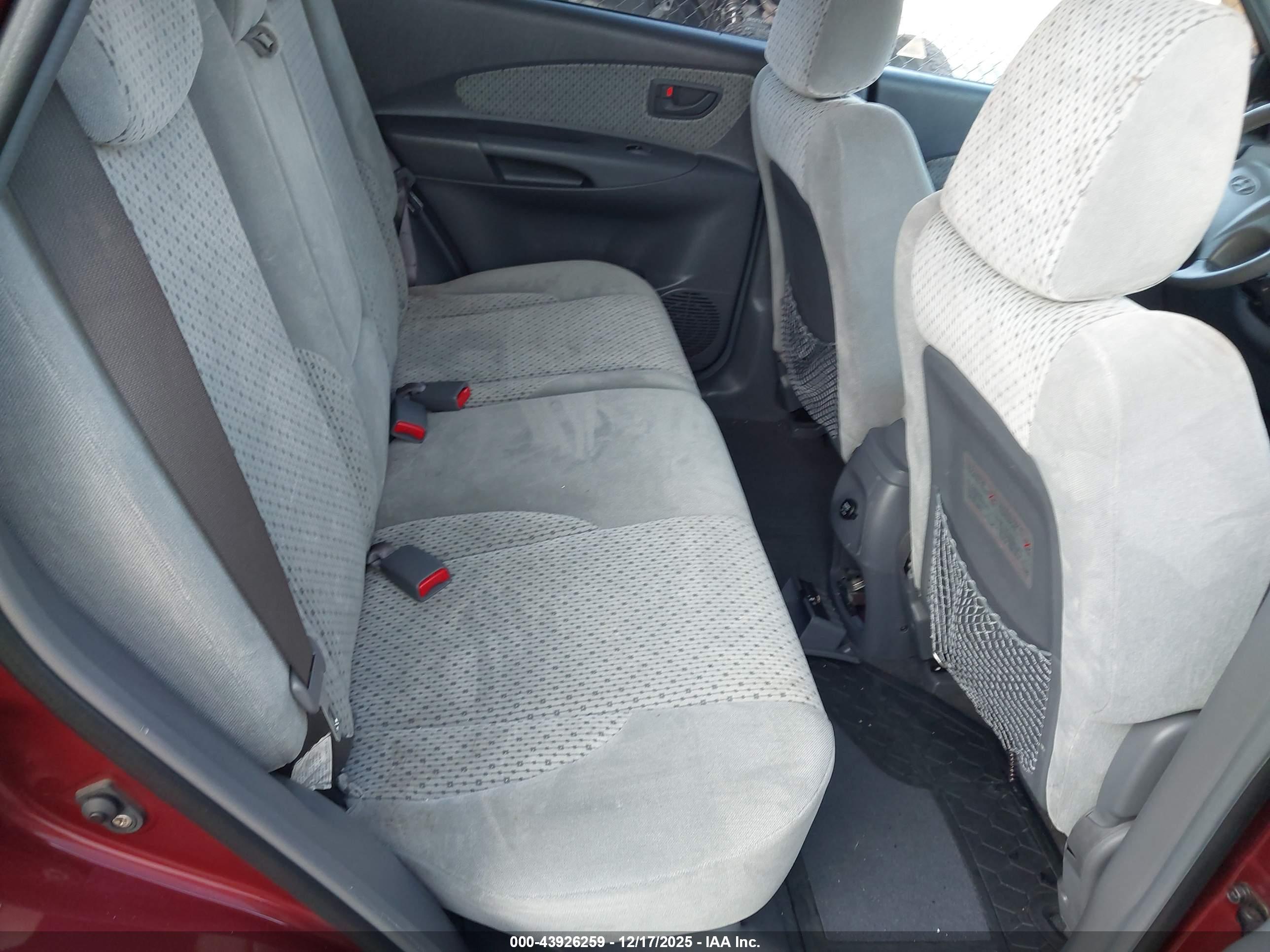 HYUNDAI TUCSON image 8